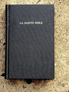 French Bible, Segond 1910 Black Hardcover, Handheld size Red Letter