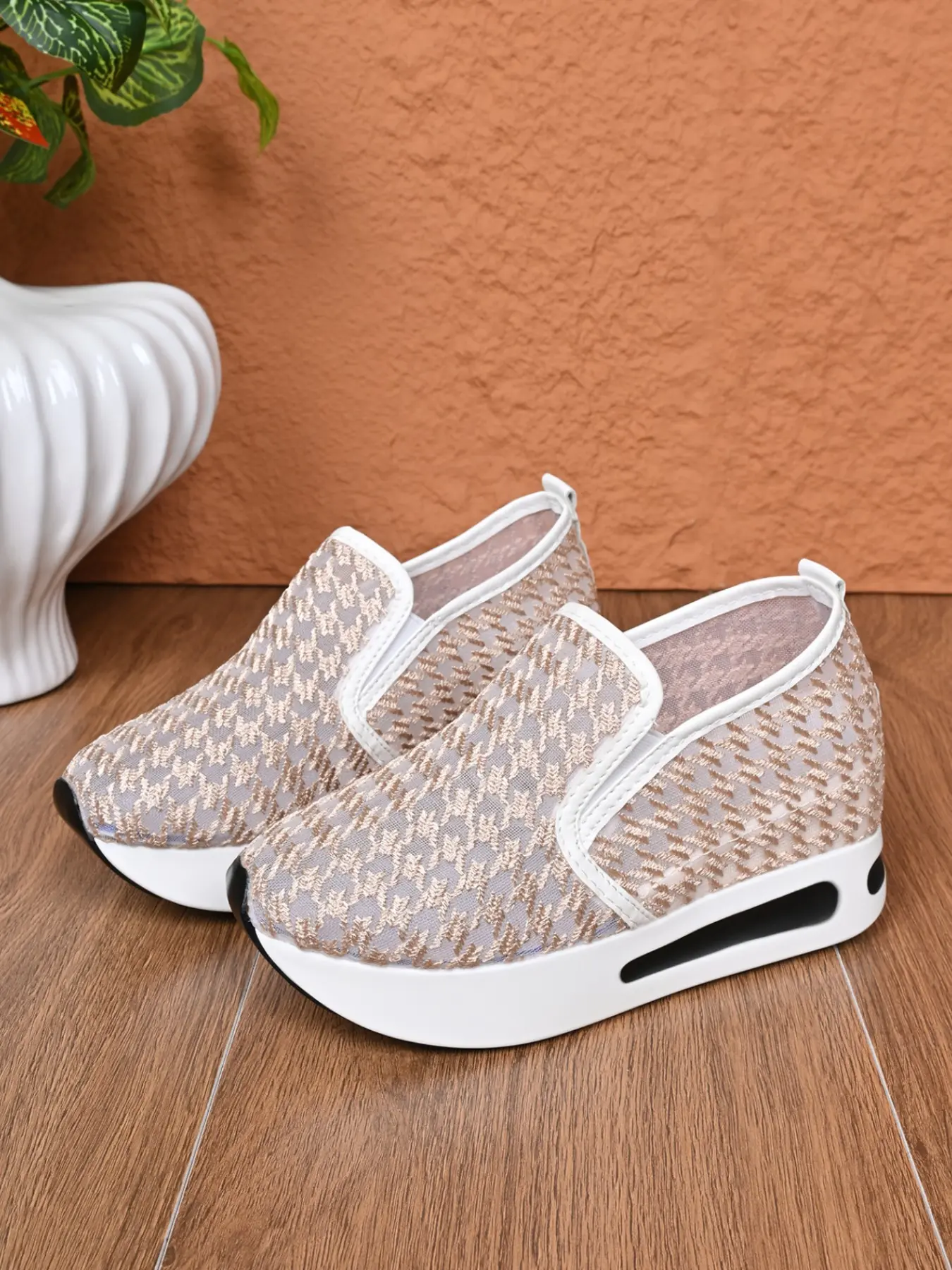 Breathable Mesh Slip-On Sporty Shoes, Textile Upper Rubber Sole, Plain Design, All-Season Comfort, Slimming Effect, Lazy Casual Athletic Footwear, Slip On Trainers, Casual Fall Shoes