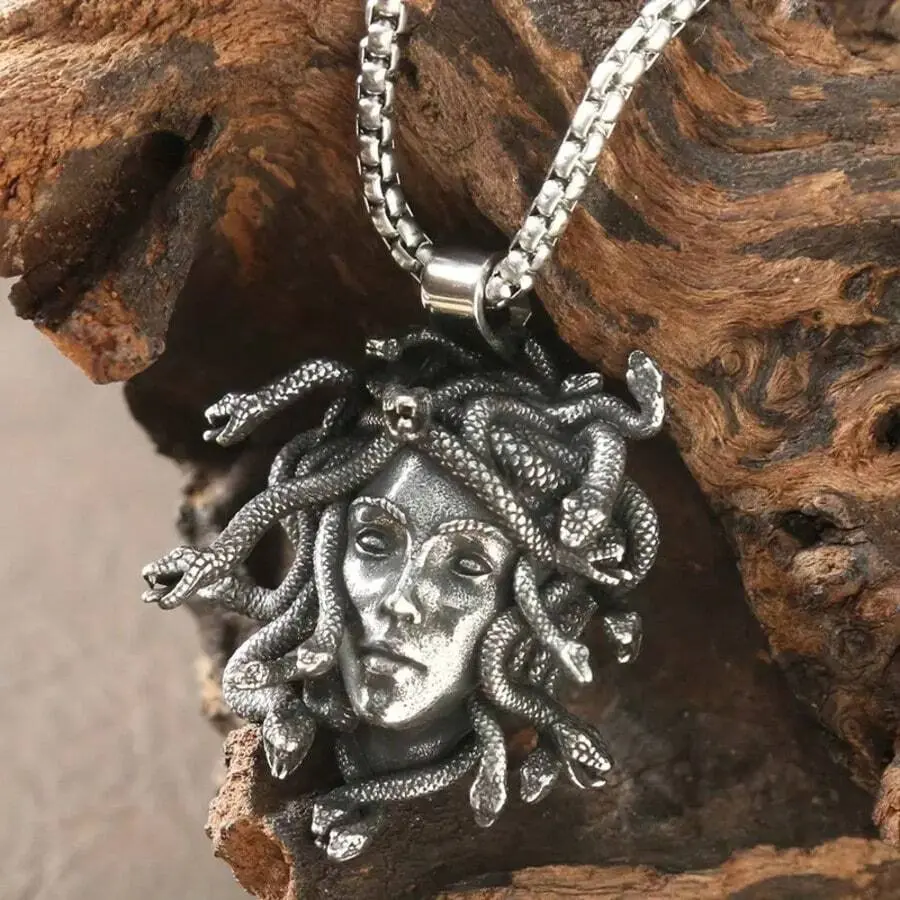 1pc Titanium Steel Medusa Head Pendant Accessory Necklace, Gothic Style Decorative Jewelry for Daily Wear, Versatile Gift Option