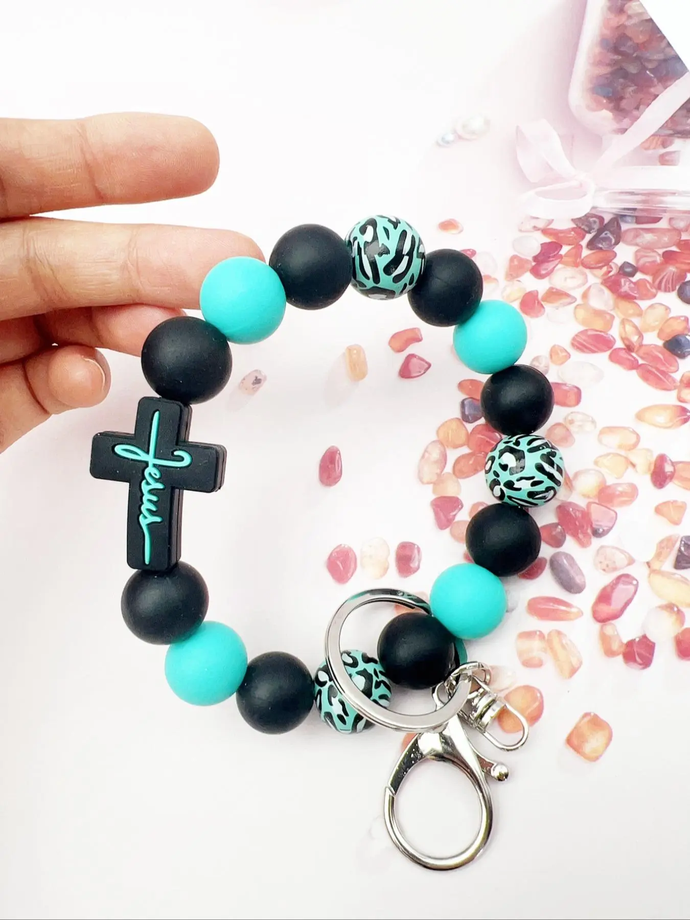 Leopard Wood Beads Cute Charms Keychain, Multi-colored Silicone Beads, Crossover Letters Bag Pendant, Car Key Pendant, Gift for Friends Leopard Wood Beads Cute Charms Keychain, Multi-colored Silicone Beads, Crossover Letters Bag Pendant, Car Key Pendant, Gift for Friends