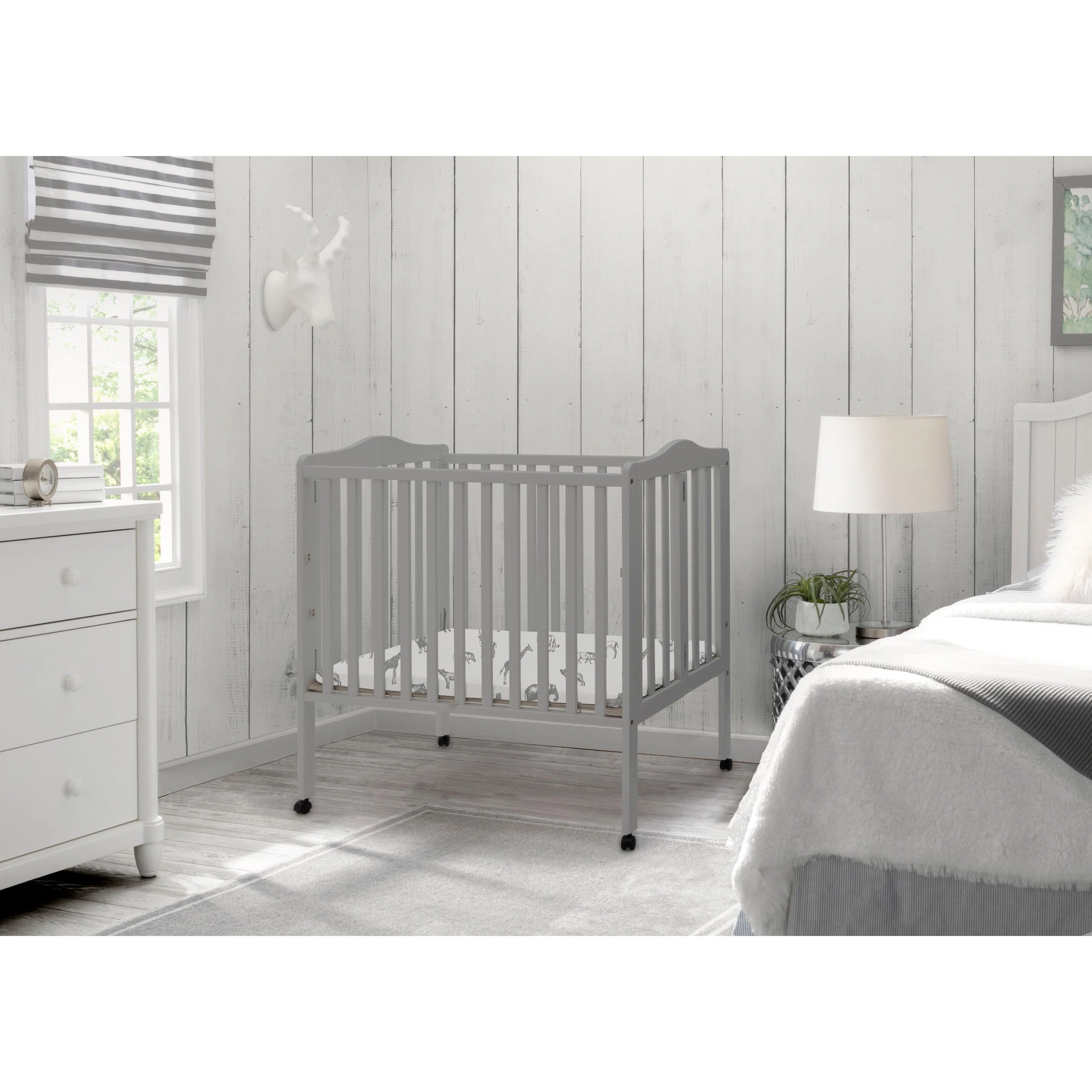 Folding Portable Mini Baby Crib with 1.5-inch Mattress