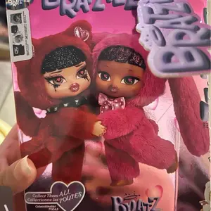 Chloe Bratzies Sweethearts Collection Open Box White Plush Keychain with Angel Charm and Sticker