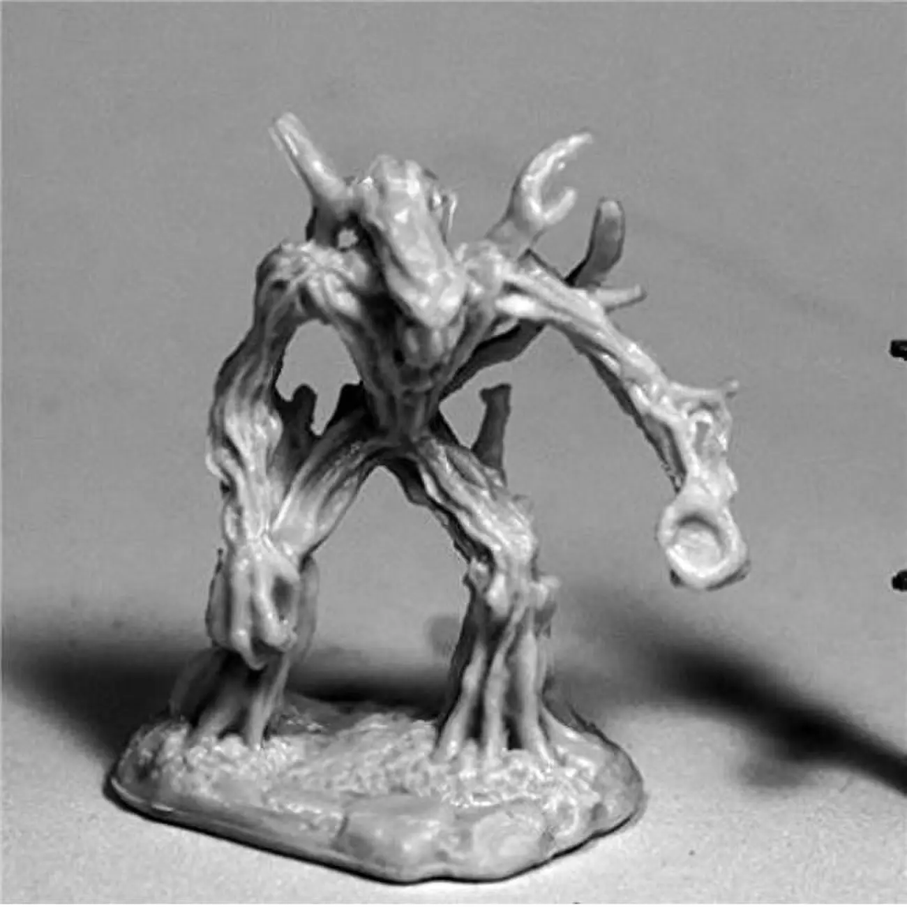Reaper Miniatures REM77495 28 mm Dark Heaven Bones Saproling Warrior W3 Pack Collectibles Mint Figurine for Miniature Games