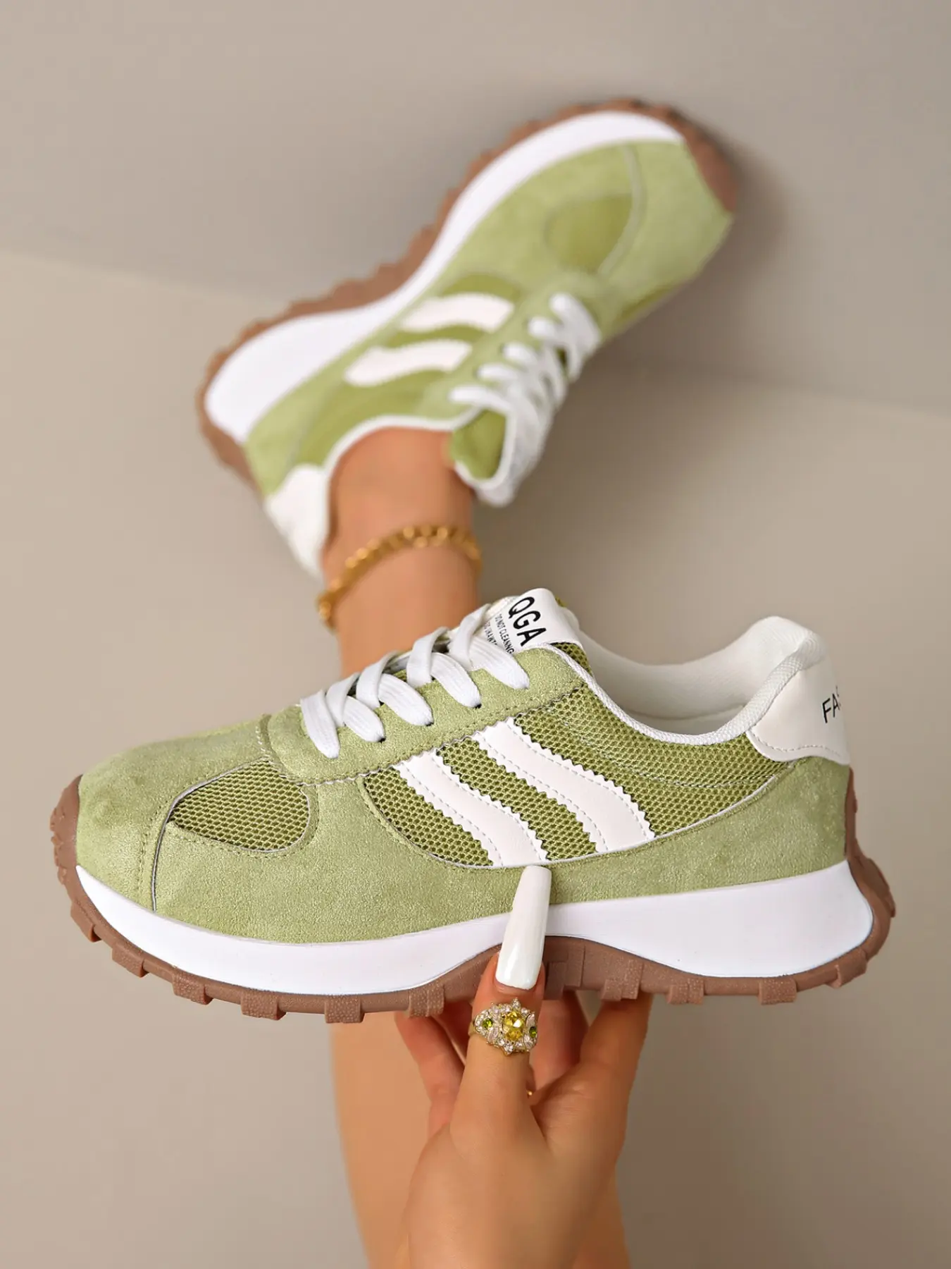Lace-up sports dad shoes, Walking shoes, designed for women, height-increasing white casual chunky heel shoes, comfortable lightweight wedge sneakers, breathable casual trainers, durable, suitable for school, travel, dating, streetwear