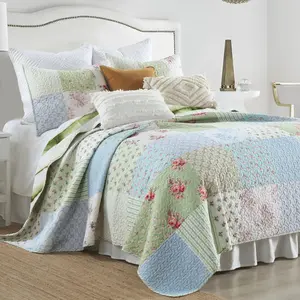 3-Piece Cottage Style Quilt Set - Vintage Floral Patchwork Bedspread | Soft Polyester, Cozy Farmhouse Look & Easy Care Machine Washable