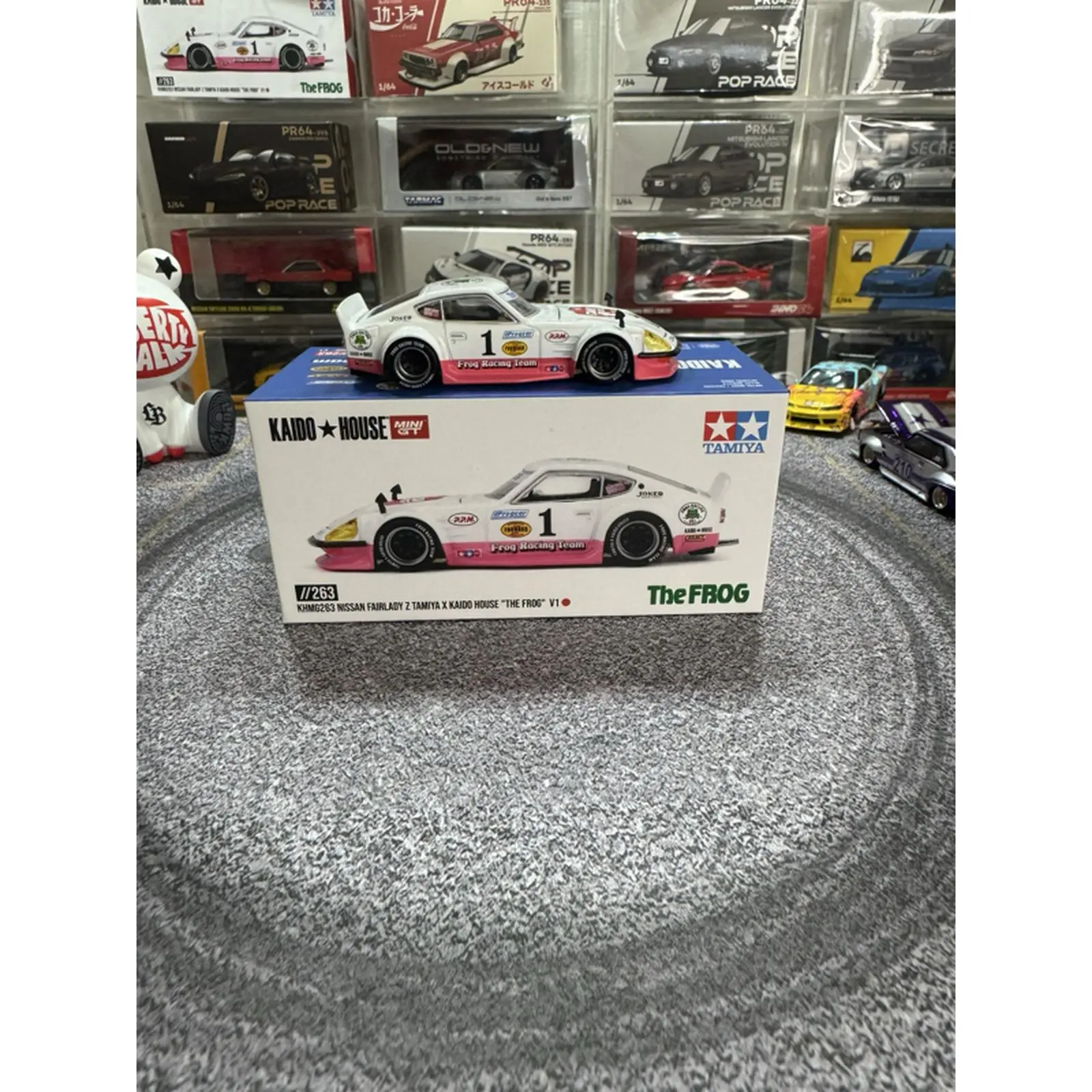 Kaido House x Mini GT x Tamiya 1:64 Scale The Frog V1 White Pink Nissan Fairlady Z Model Car, with Plastic Parts, for Model Car Display, Cars