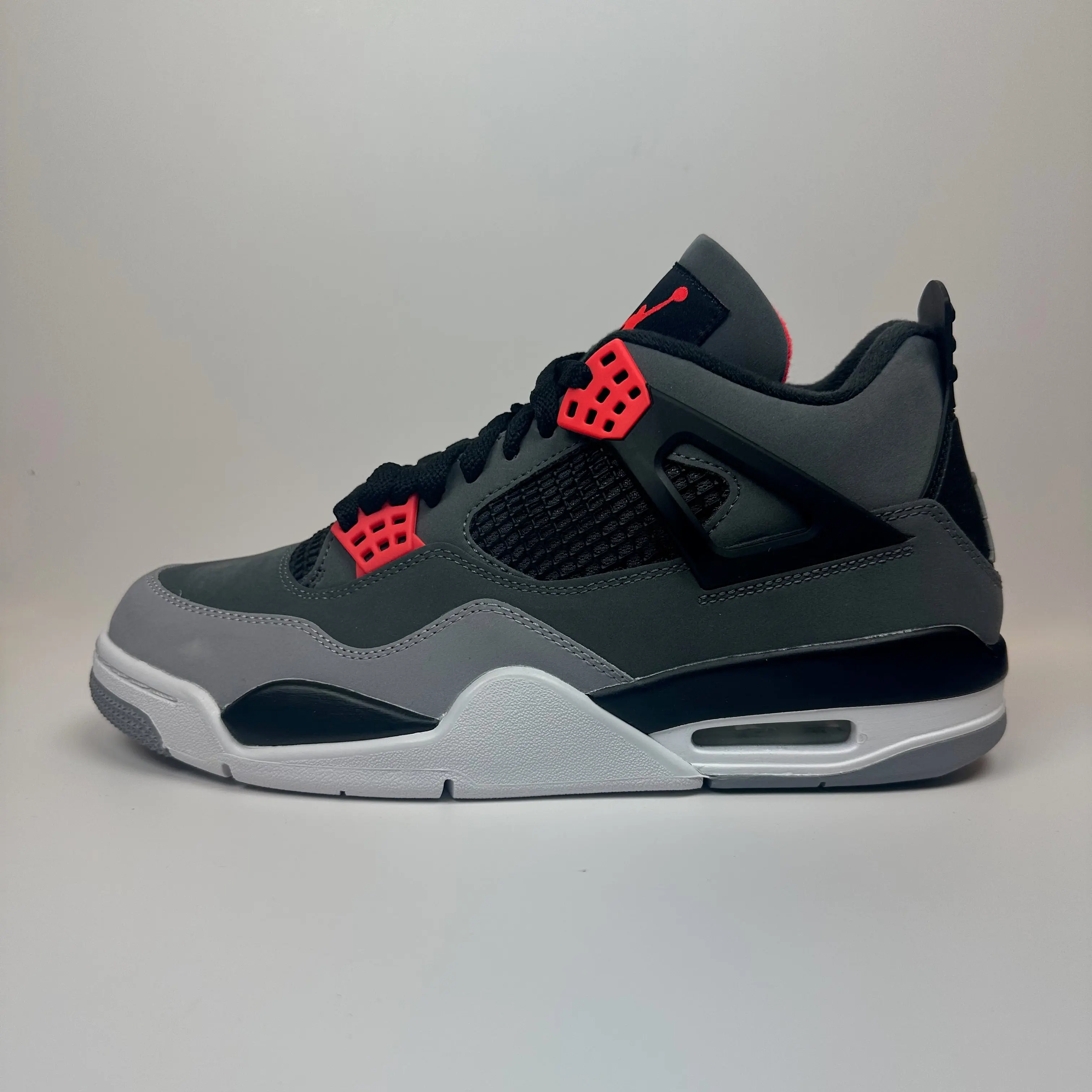 Pre-Owned Unisex Nike Air Jordan 4 Retro Infrared DH6927-061 - Premium Leather, Mesh Sneakers with Visible Air-Sole Cushioning, Excellent Key Accents, Versatile Wear