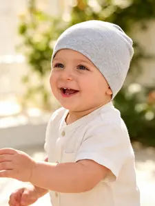 Ultra-soft and breathable newborn hat, gentle on skin without sweating. Unisex for baby boys and girls. Protects fontanel and keeps warm, ideal for hospital discharge, home use and photos. A must-have for newborns and perfect full-month gift.