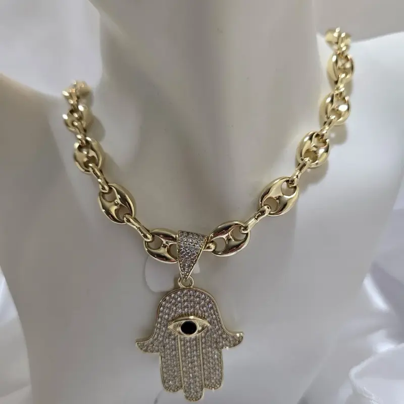 Cadena Unisex with Hand Medalio Hand Charm Necklace for Unisex Wear