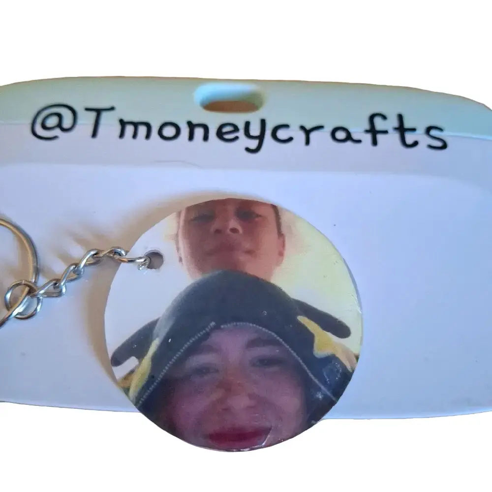 Tmoneycrafts Customized 2-inch Vinyl Keychain with Personalized Picture Unique Photo Round Resin Disk Vinyl Decals Resin Seal 2 Pack