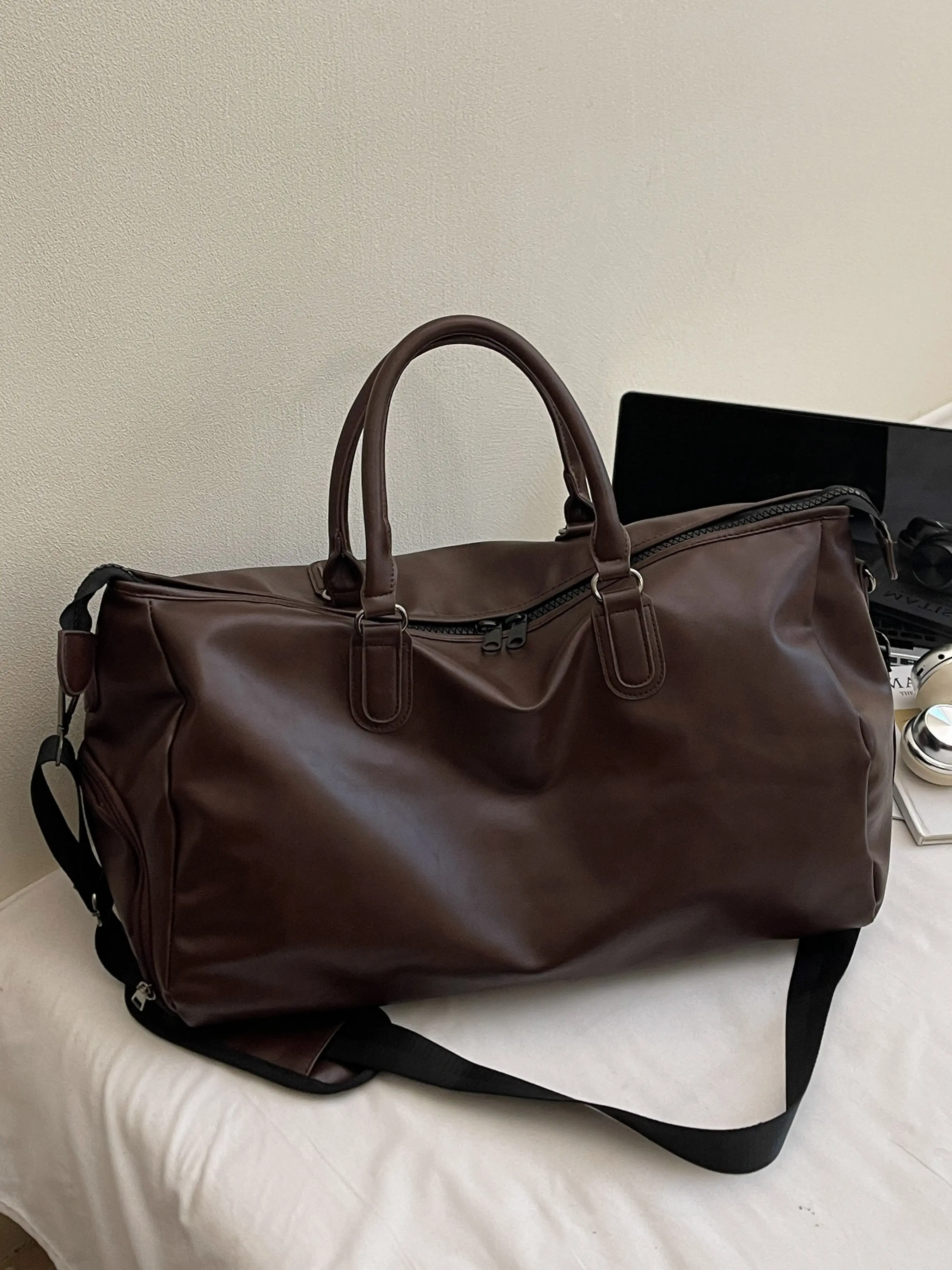 Unisex PU Leather Travel Organizer Bag with Shoe Compartment, Large Capacity Handbag Shoulder Crossbody Bag, Adjustable Strap Design, Travel Duffle Bag, Versatile Travel Bag