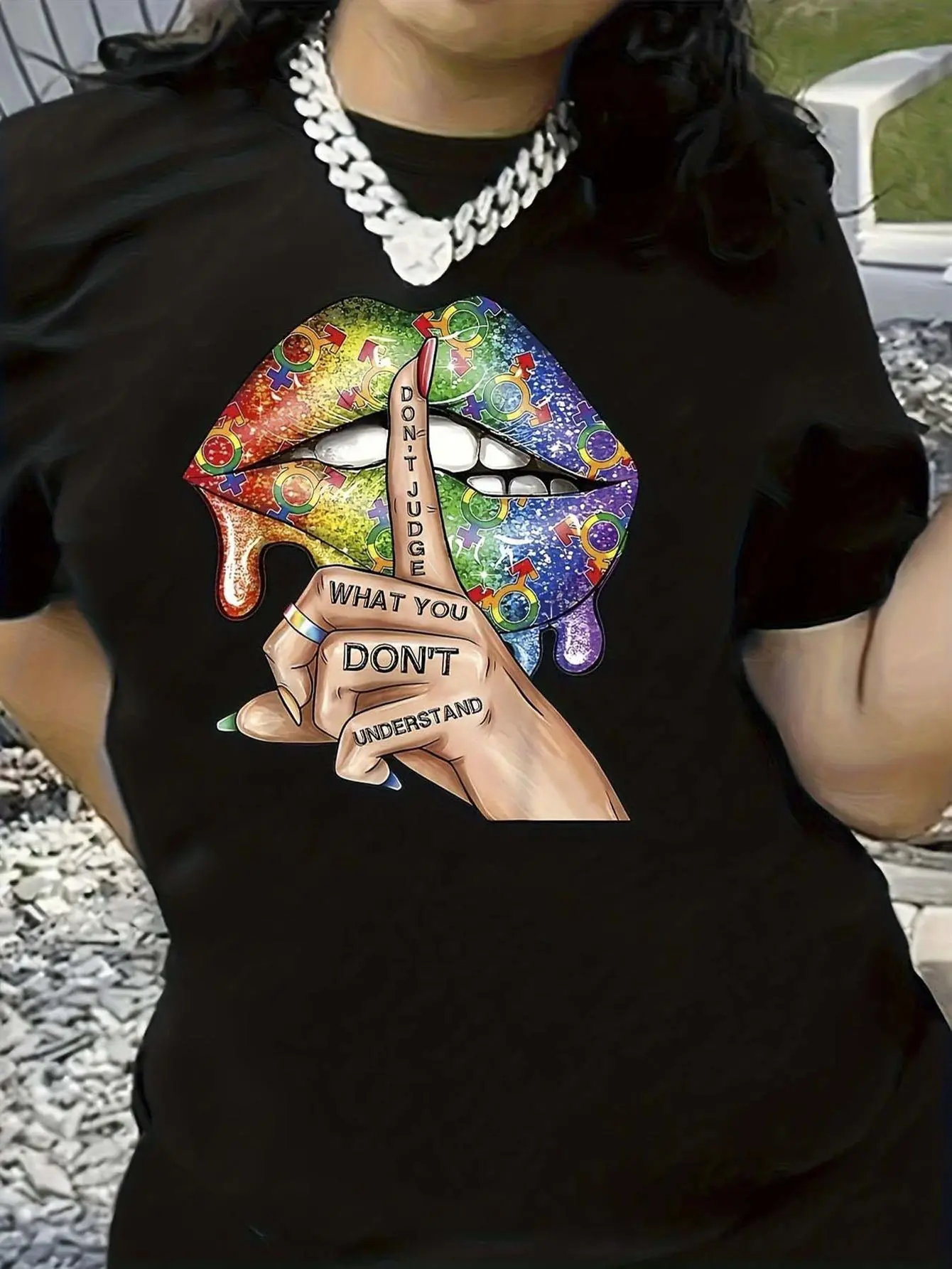 Plus Size - Plus Size - A Stylish Short-Sleeve Printed T-Shirt for Women, Featuring Vibrant Glittery Lips And Gesture Patterns, Along with The Phrase 'Don'T Judge What You Don'T Understand'-Designed in a Comfortable Fit with a Round Neckline