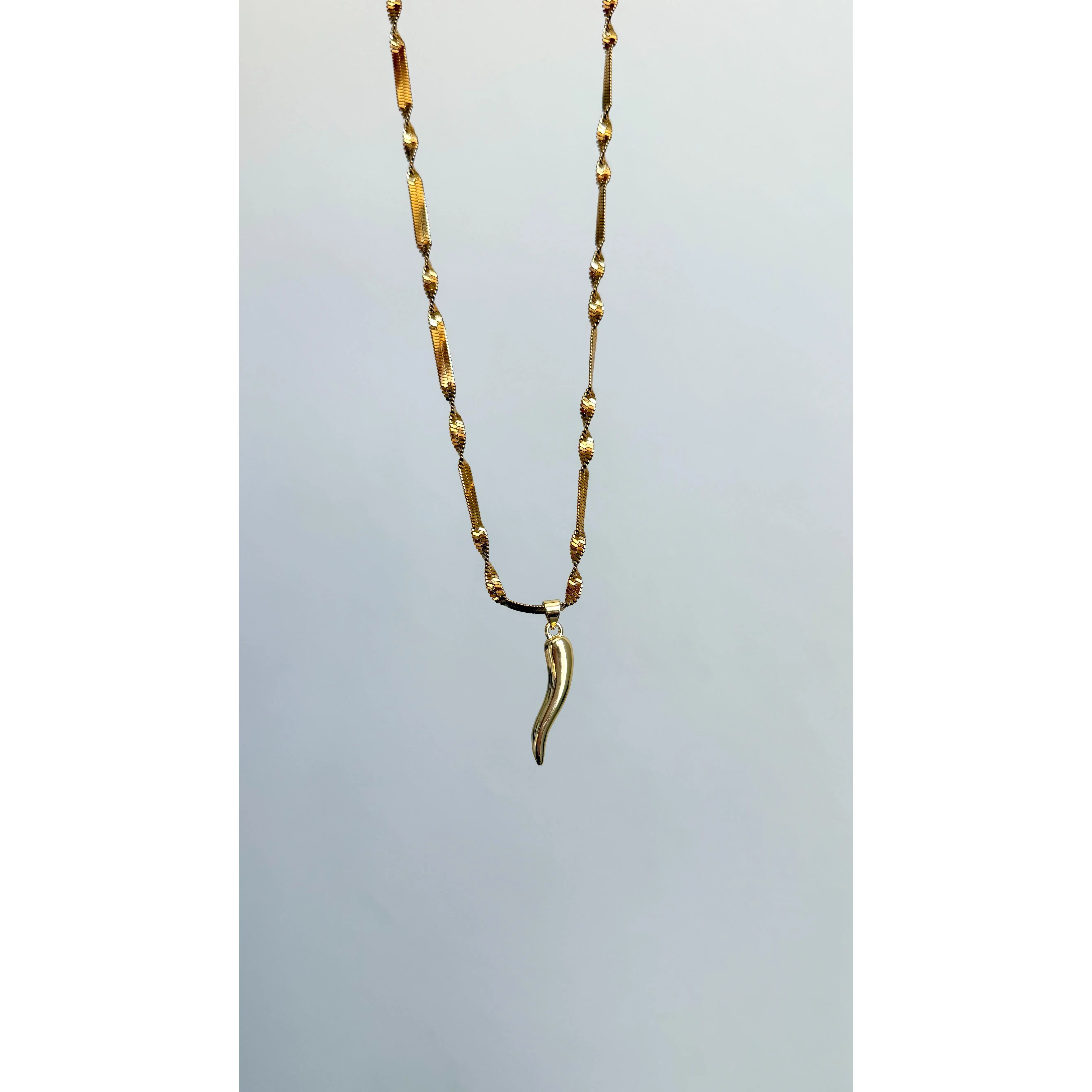 Chile Necklace - Elegant Design with Chunky Beads, Adjustable Chain, and Classic Chile Finish