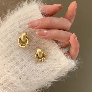 [Limited time event] New style personality temperament retro matte texture earrings geometric circle earrings short earrings accessories simple fashion advanced