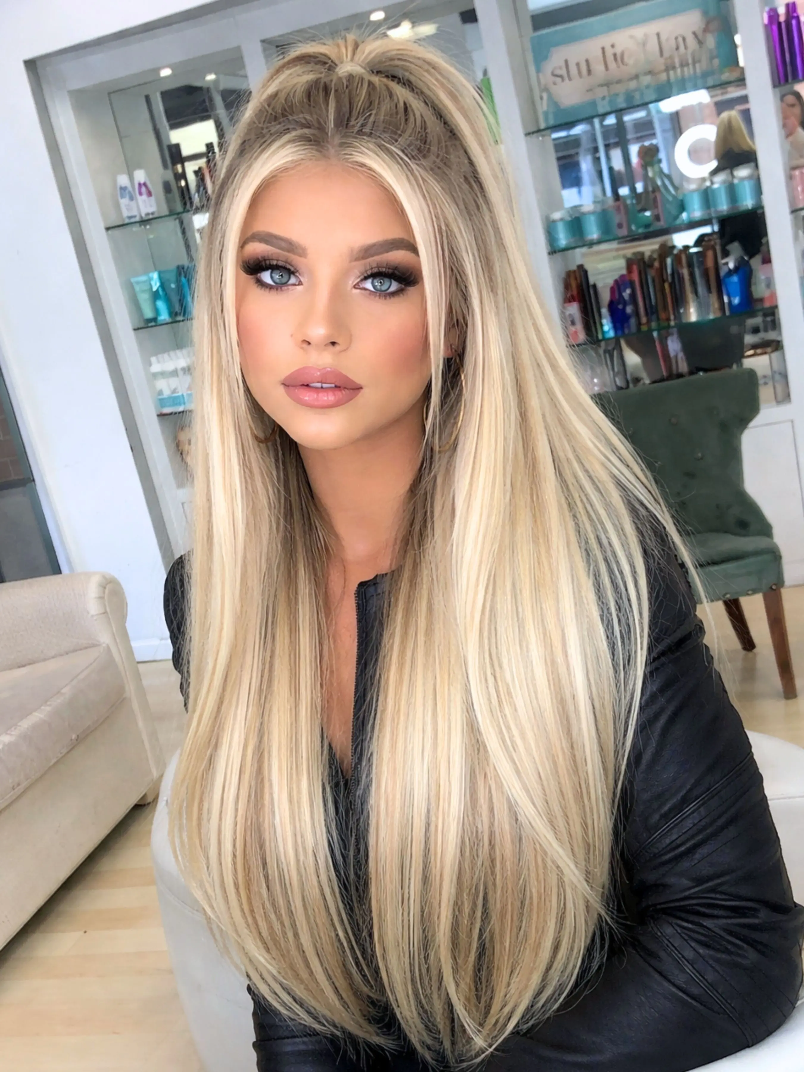 Cream Beige Blonde Straight Lace Front Wig 28 Inch with Shadow Root 13x4 HD Transparent Lace Heat Resistant Synthetic Hair Natural Look Free Part Natural Looking Wigs Frontal Lace Wig