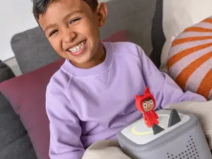 Red with Medium Hue Creative-Tonie