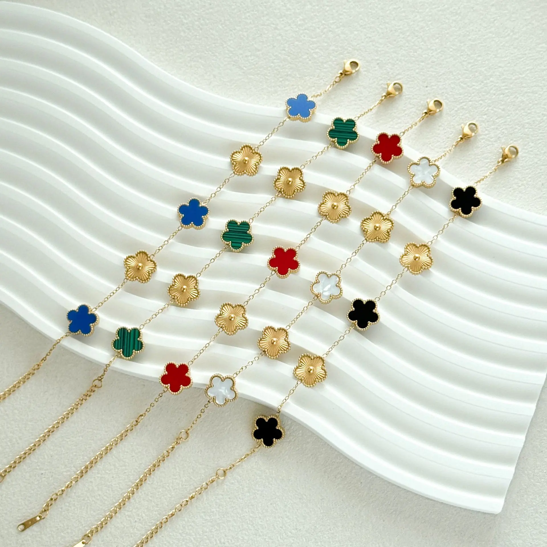 Women's Stainless Steel Clover Charm Bracelet - Gold-Tone Lucky Leaf Jewelry, Minimalist Elegant Waterproof Daily Wear Fashion Accessory Gift
