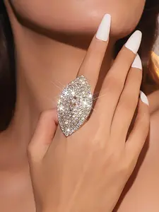 Stylish Geometric Diamond Ring, Shiny Rhinestone Design for Evening Wear, Elegant Minimalist Jewelry Accessory, Statement Rings, Elegant Glittering Ring, Fashion Ring, Beautiful Rings