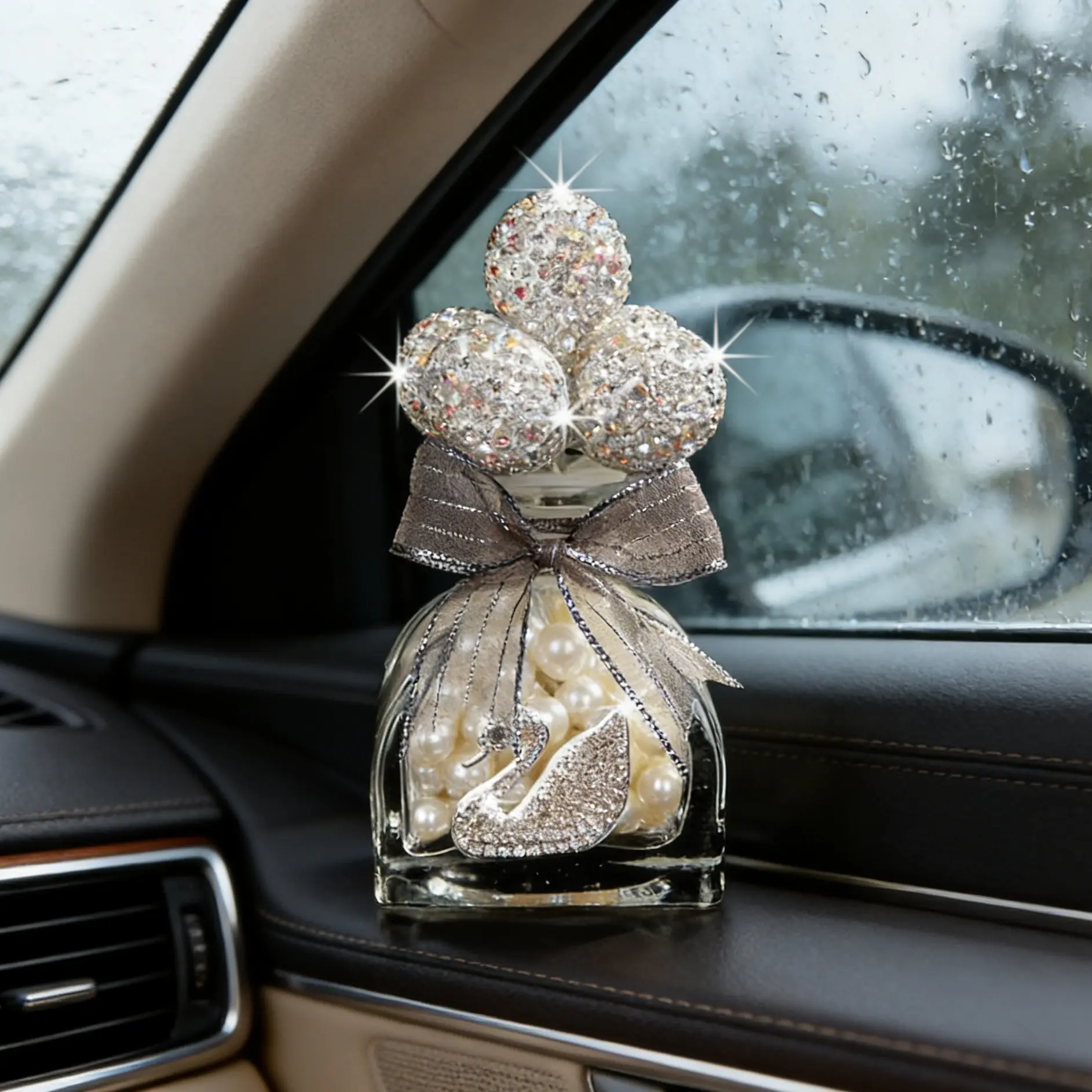 Swan Perfume Bottle Ornament, Full Diamond Swan Car Decor, Pearl Balloon Dashboard Decoration, Luxury Car Fragrance Holder
