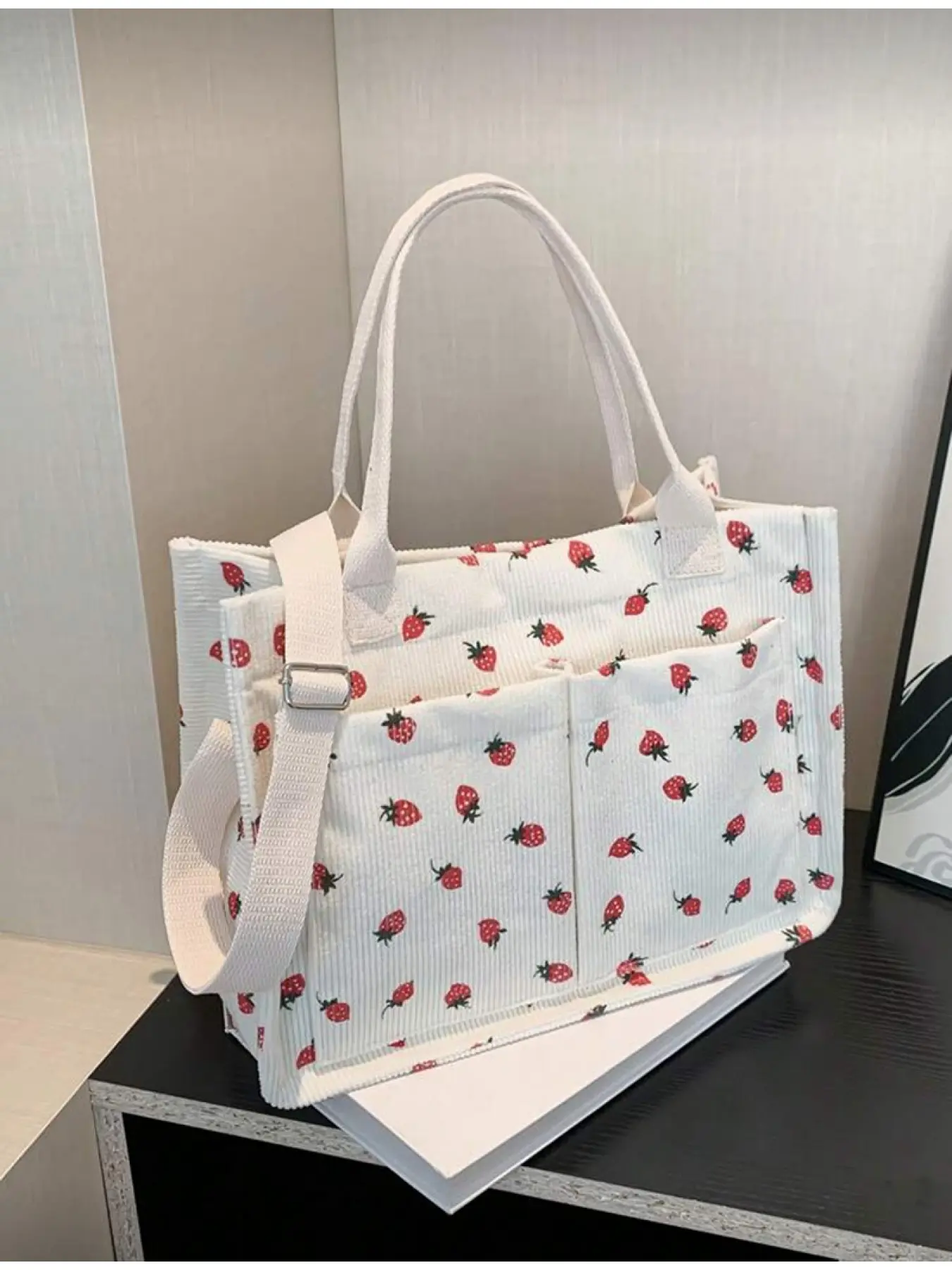 Strawberry Print Multi Pocket Lightweight Fashionable Tote Bag Casual Bags for Girls Women with Adjustable Strap Large Capacity School Shopping Work Casual Handbag Casual Trendy Bag