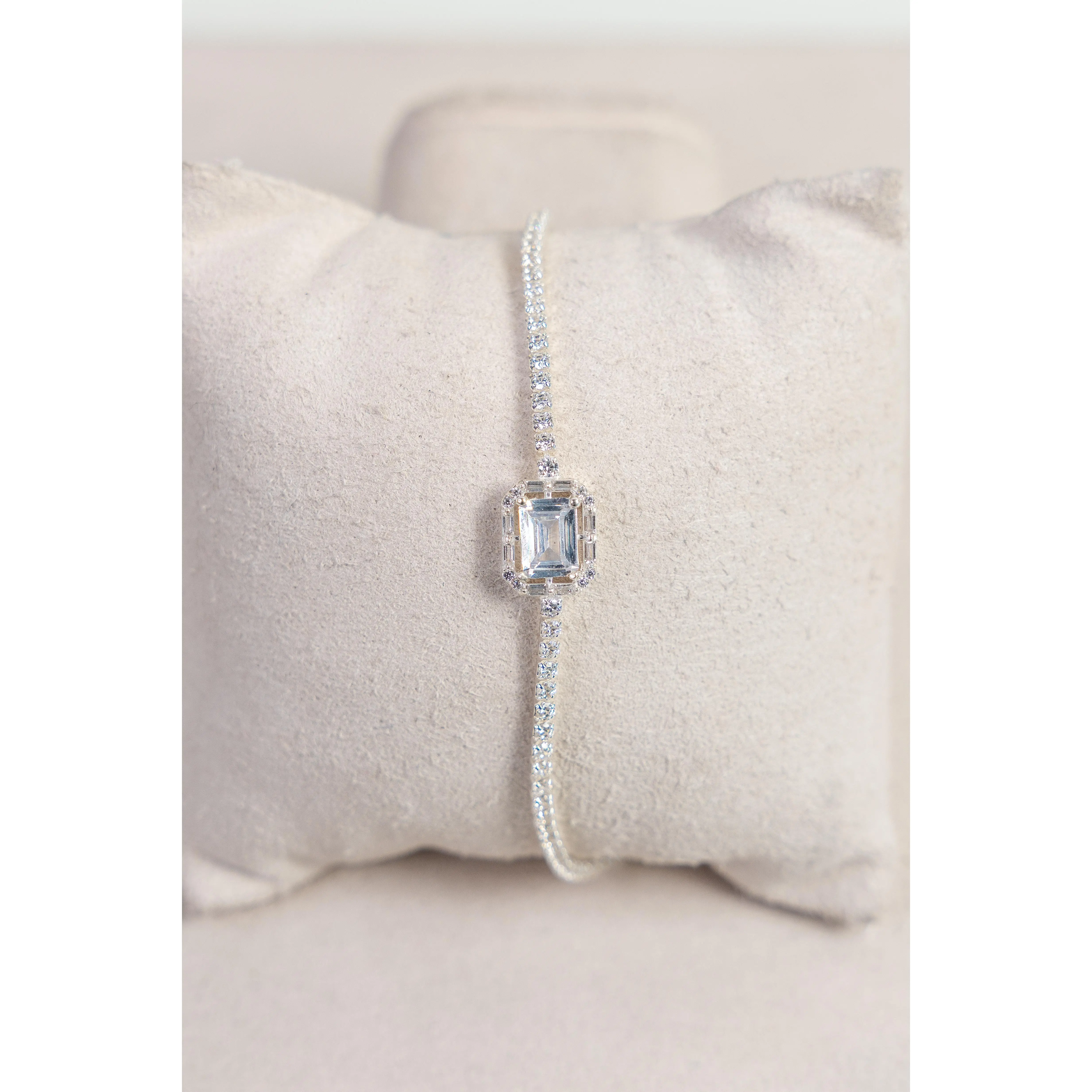 Women's 925 Silver 8 in Baguette Cut CZ Tennis Bracelet - Elegant Look, Timeless Design, Daily Wear, Chemical-Avoiding Jewelry Accessory, Avoid Chemicals