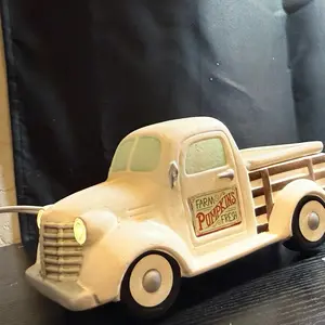 White Truck Wax Warmer with Interchangeable Signs - Perfect for Decor and Freshening
