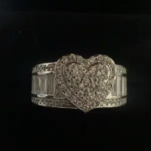Anillo de princesa de corazón de silver 9.25 con detalles en pedrería zirconia de alta calidad