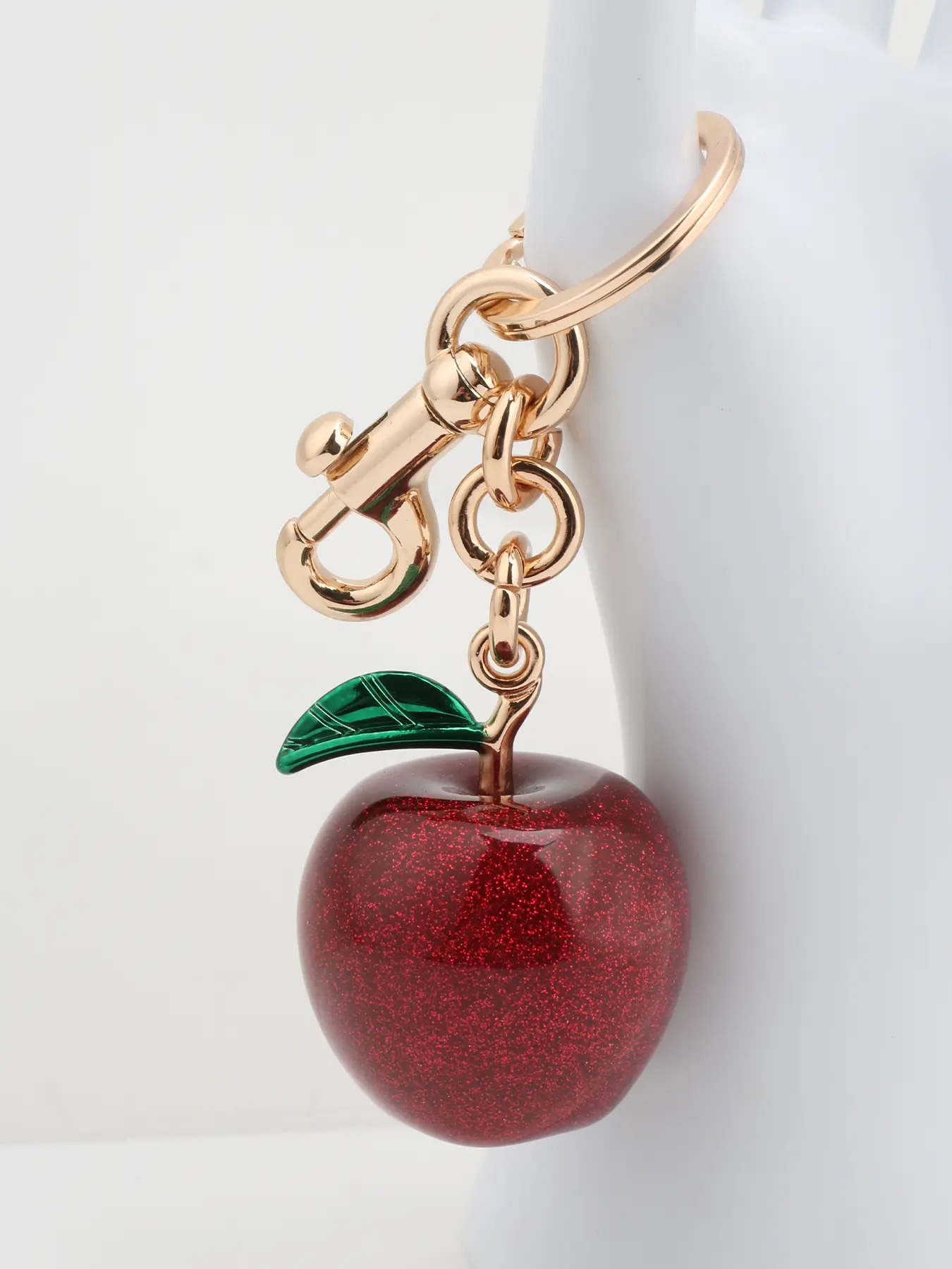 Classic Bag Charm Resin Realistic Fruit Apple Pendant Keychain Charms, Cute Accessory for Handbags, Durable and Stylish Carabiner Attachment, Cute Keychains