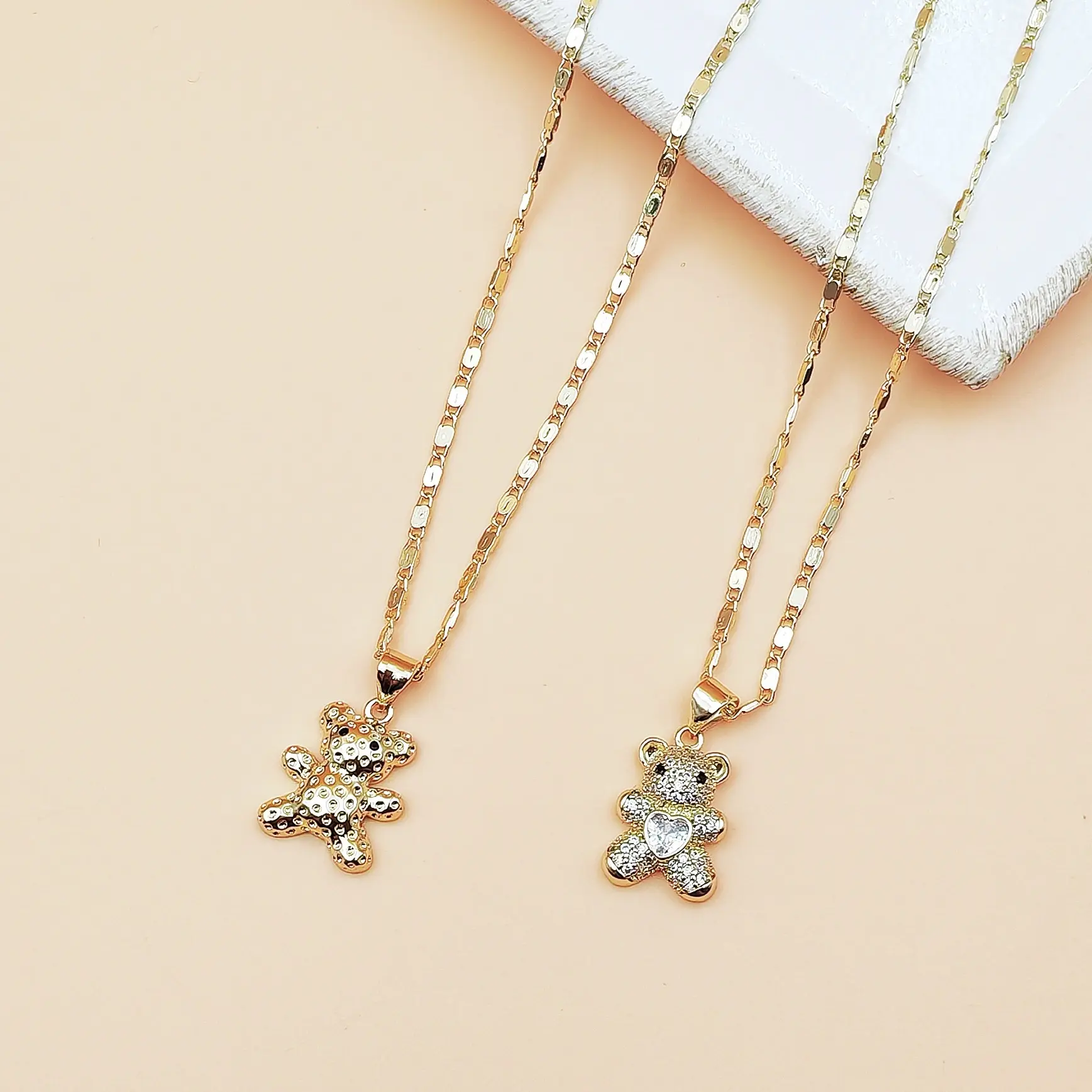 Light luxury style full-diamond heart bear necklace, 18K gold-plated, fashionable and versatile collarbone chain, unique design