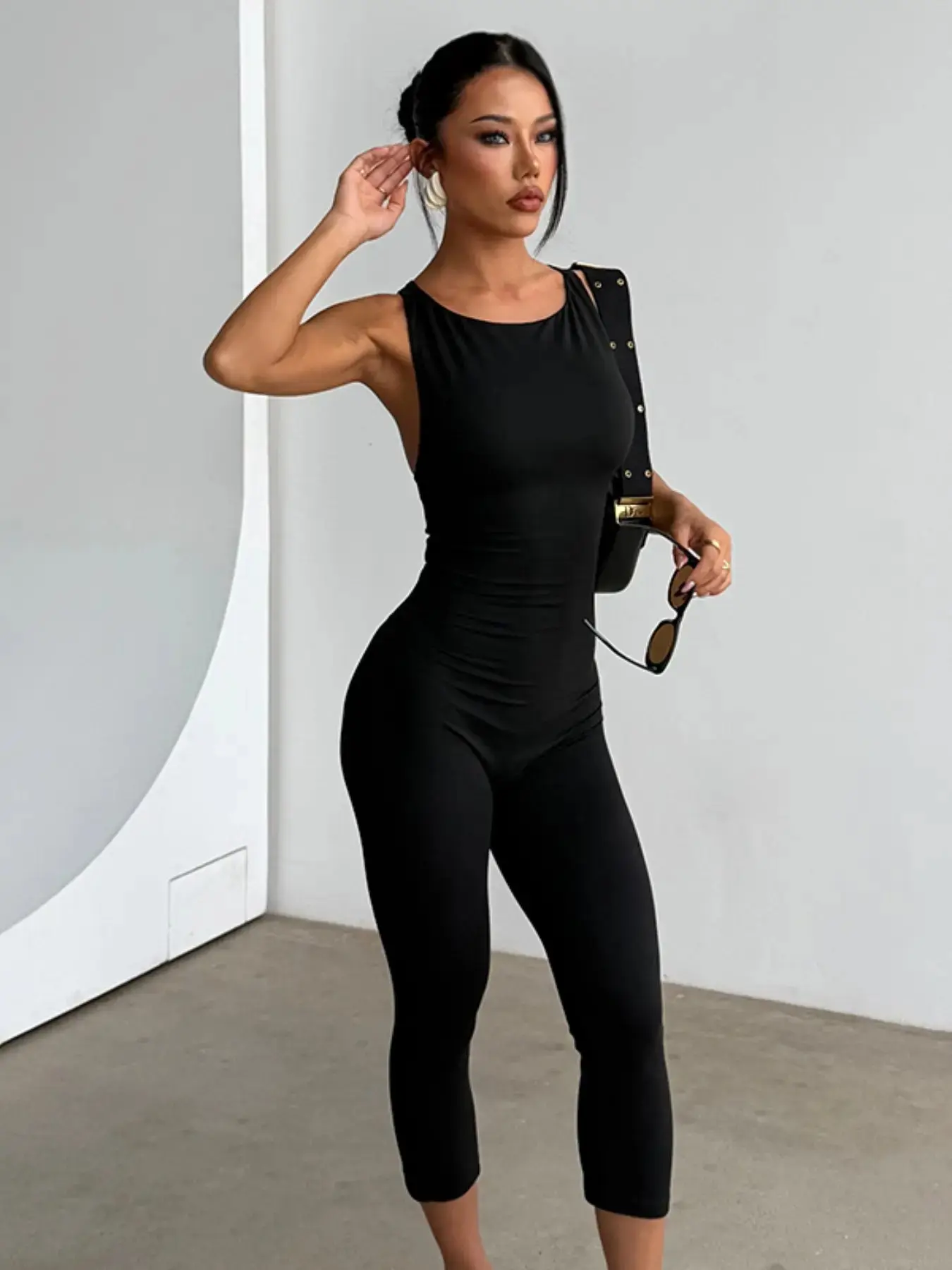 Backless Jumpsuit, Elegant Backless Design, Comfortable Fit, Versatile Style, Perfect for Casual & Formal Occasions