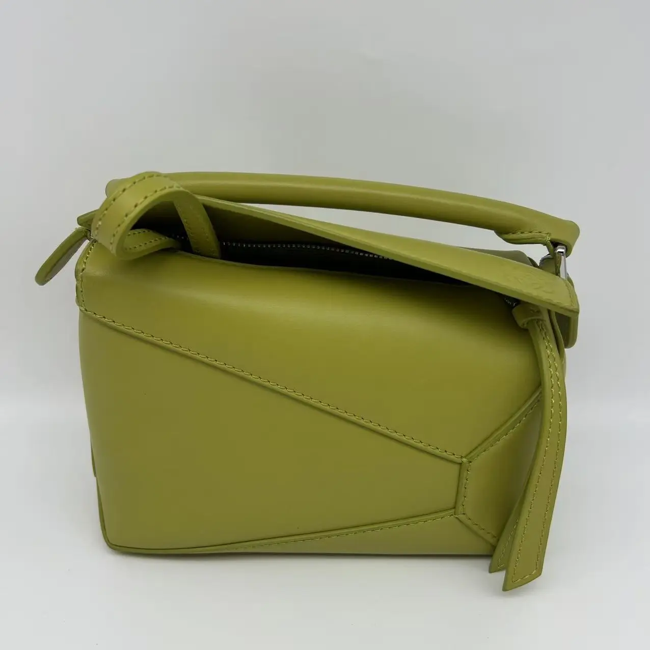 Pre-owned Loewe puzzle green top handle&shoulder bag