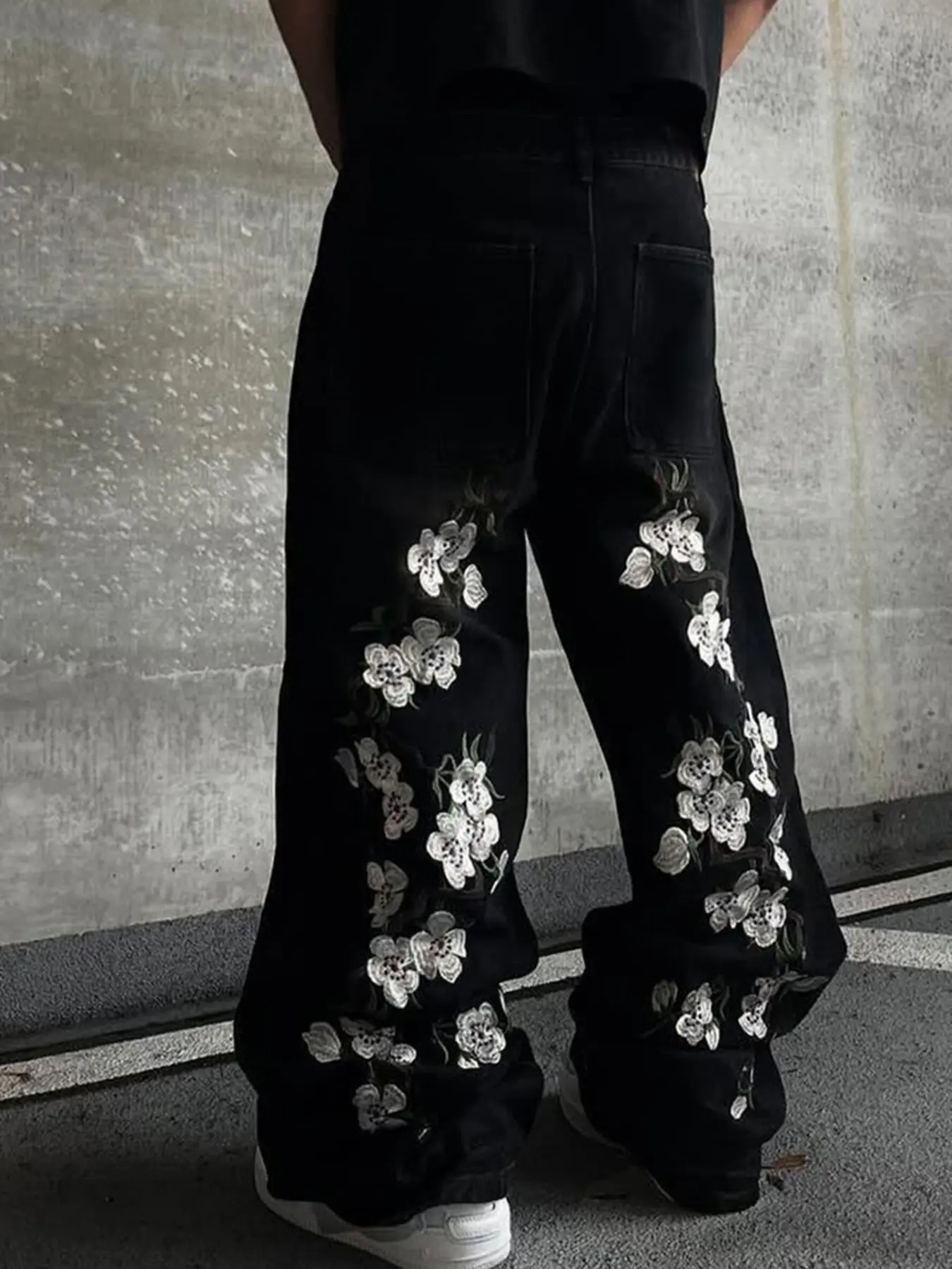 Men's Loose Floral Embroidered Jeans, Y2K Design Style, Comfortable Streetwear Denim Jeans, Fashionable Casual Wear, Perfect for Daily Use, Embroidery