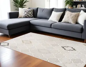 HomeRoots 558486 7x10 ft. Durable Geometric Distressed Rectangle Rug, Cream & Beige - Modern Geometric Graphic Home Decorative Rug for Living Room Decor, Durable Area Rugs