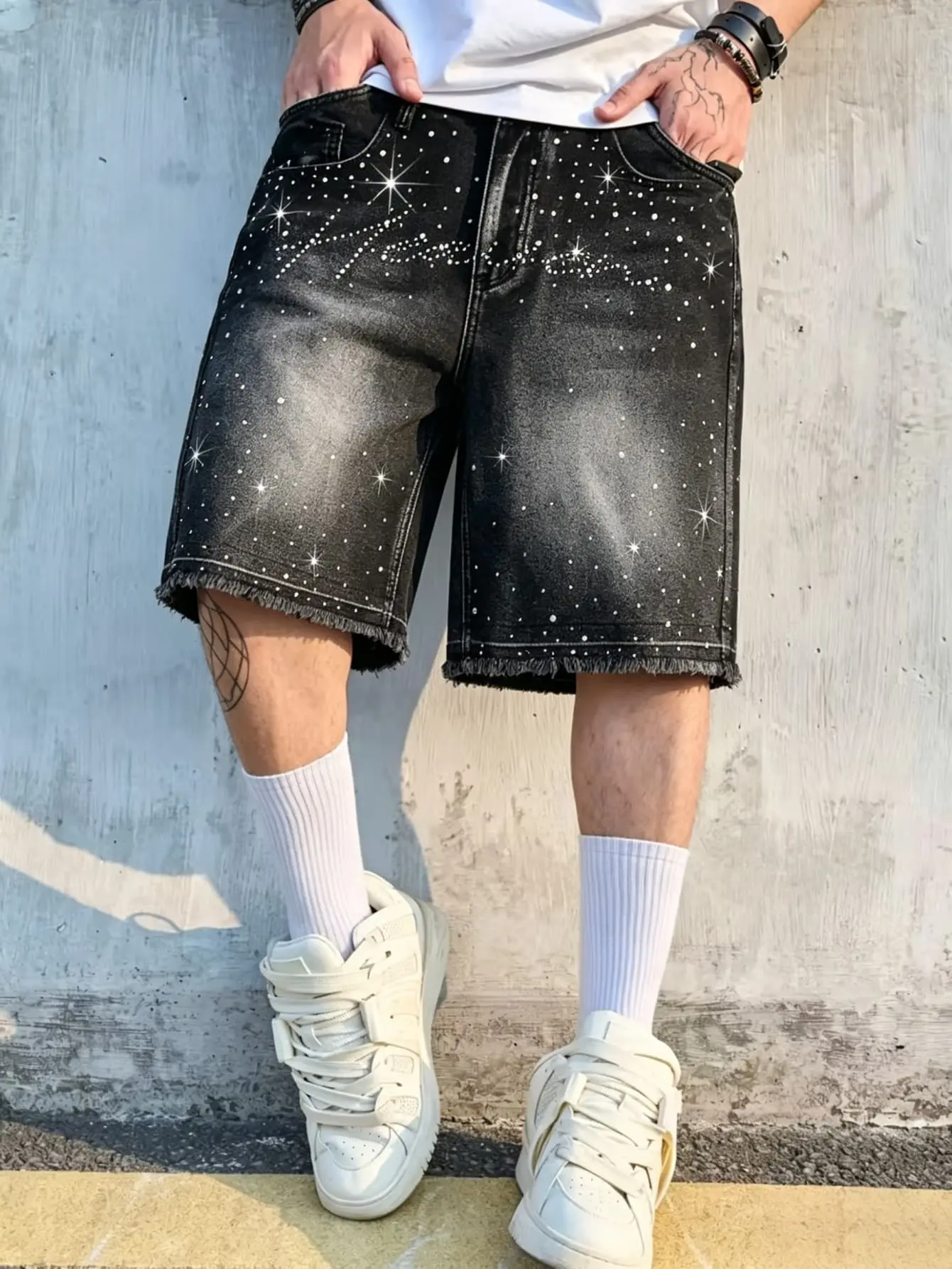 Men's denim shorts, Y2K women's sparkly rhinestone denim shorts - washed, frayed, loose-fitting casual shorts, street style men's denim shorts. Menswear Short Man Tropical