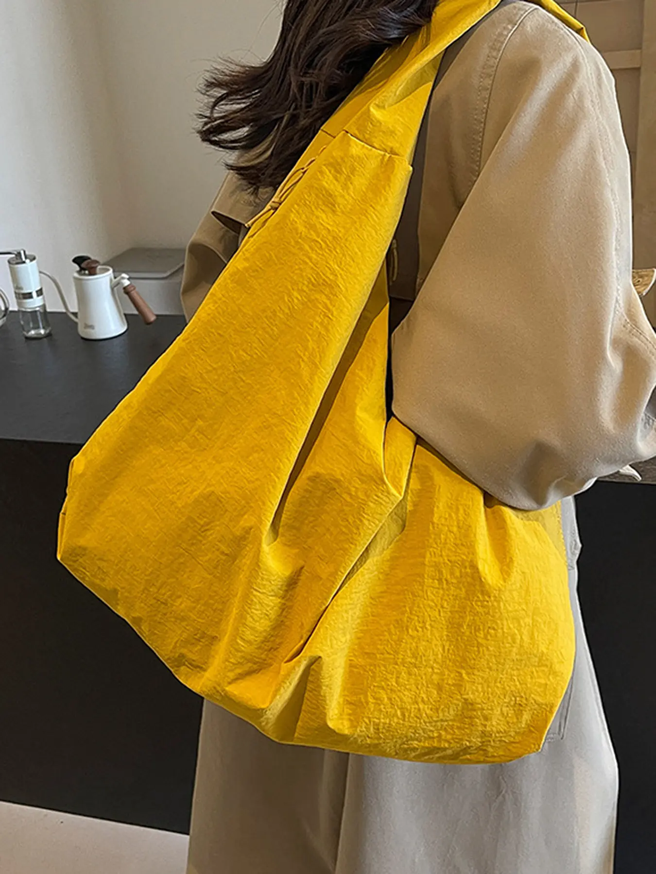Personality, simple and lazy style  pleated texture, shoulder crossbody bag, wide shoulder strap design  fashionable  versatile crossbody bag, niche design suitable for daily commuting, shopping ， travel, etc.