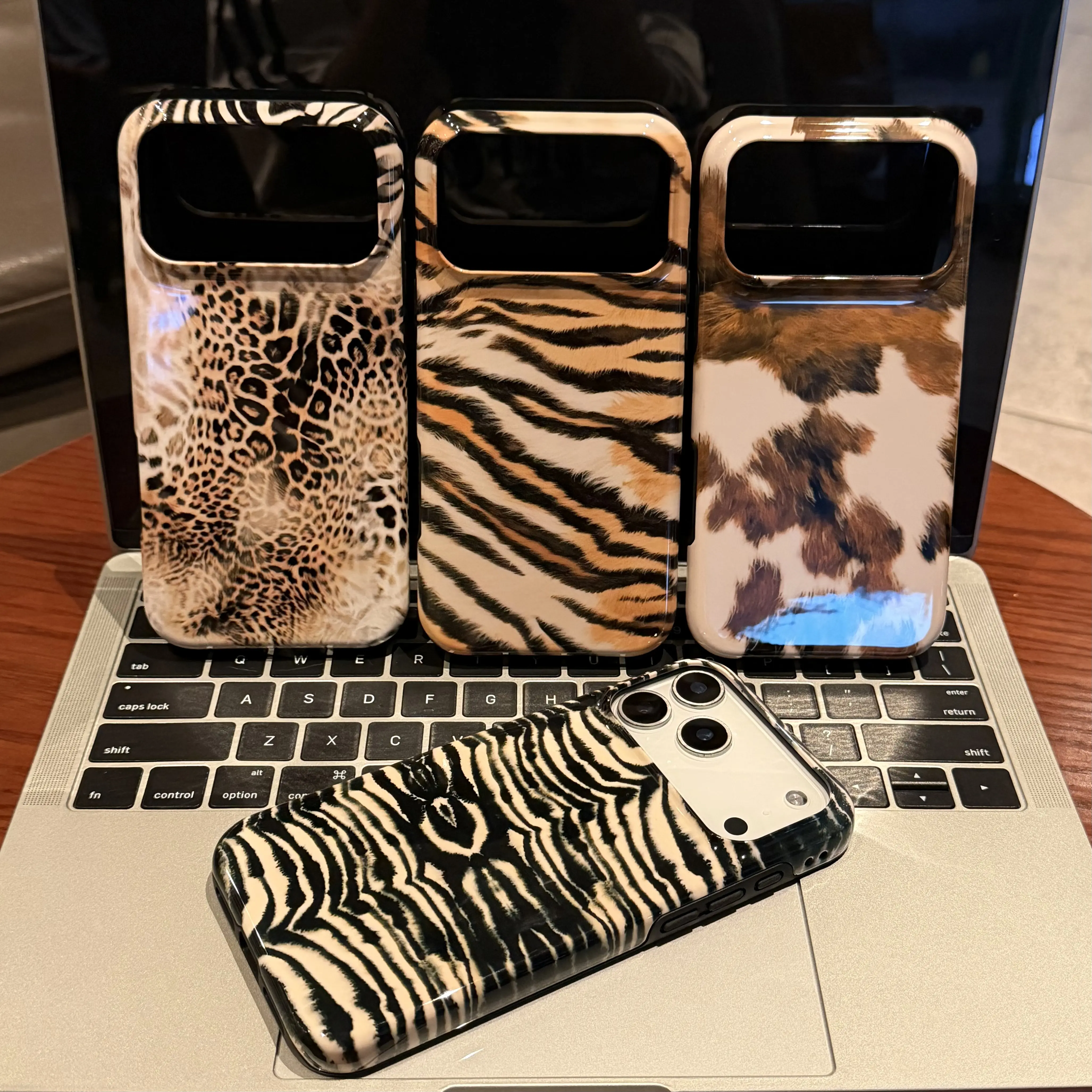 Zebra print phone case, tiger pattern phone case, leopard print phone case, brown and white cowhide phone case, compatible with iPhone 17/16/15/14/13/12 Pro Max, shockproof phone case, anti-fall phone case, smart phone protective case, ideal gift choice