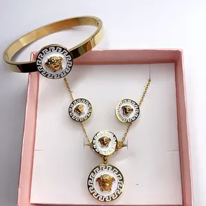 Set 4pc Cadena, dije, anillo, aretes y brazalete Gold Plated Female Birthday Daily Anniversary Engagement
