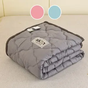 Ultrasonic solid color summer quilt, soft breathable summer quilted blanket, thin blanket, summer cooling blanket, a thin blanket suitable for summer bedrooms, offices, beds, living rooms, and home leisure use, Lightweight Blanket