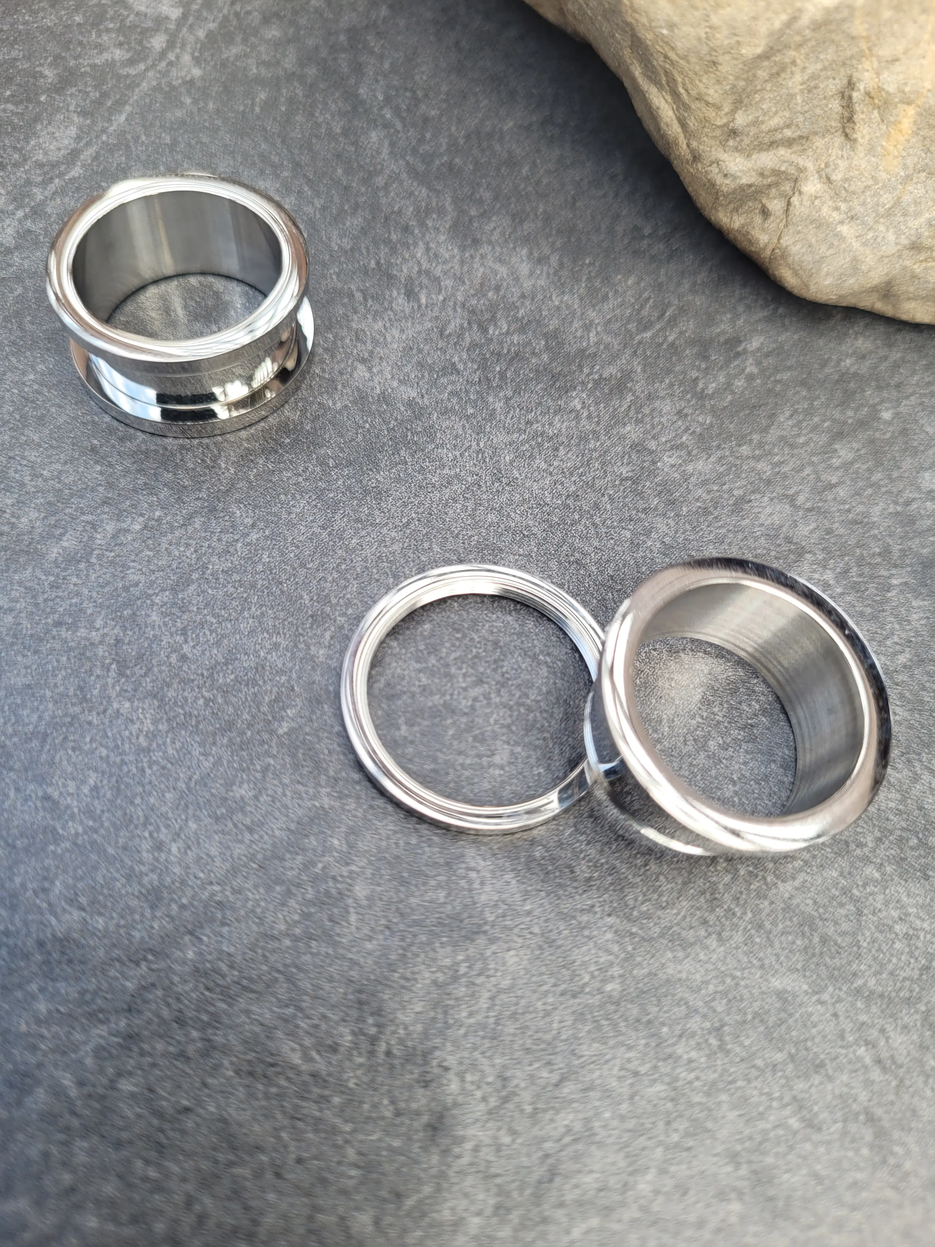 Steel Screw On Tunnels Plugs Gauges for Stretched Ears 316L Surgical Steel 7/16 1/2 9/16 5/8 3/4 7/8 1 inch 00g 0g 2g 4g 6g 8g 10g 14g Unisex Safe for Stretching