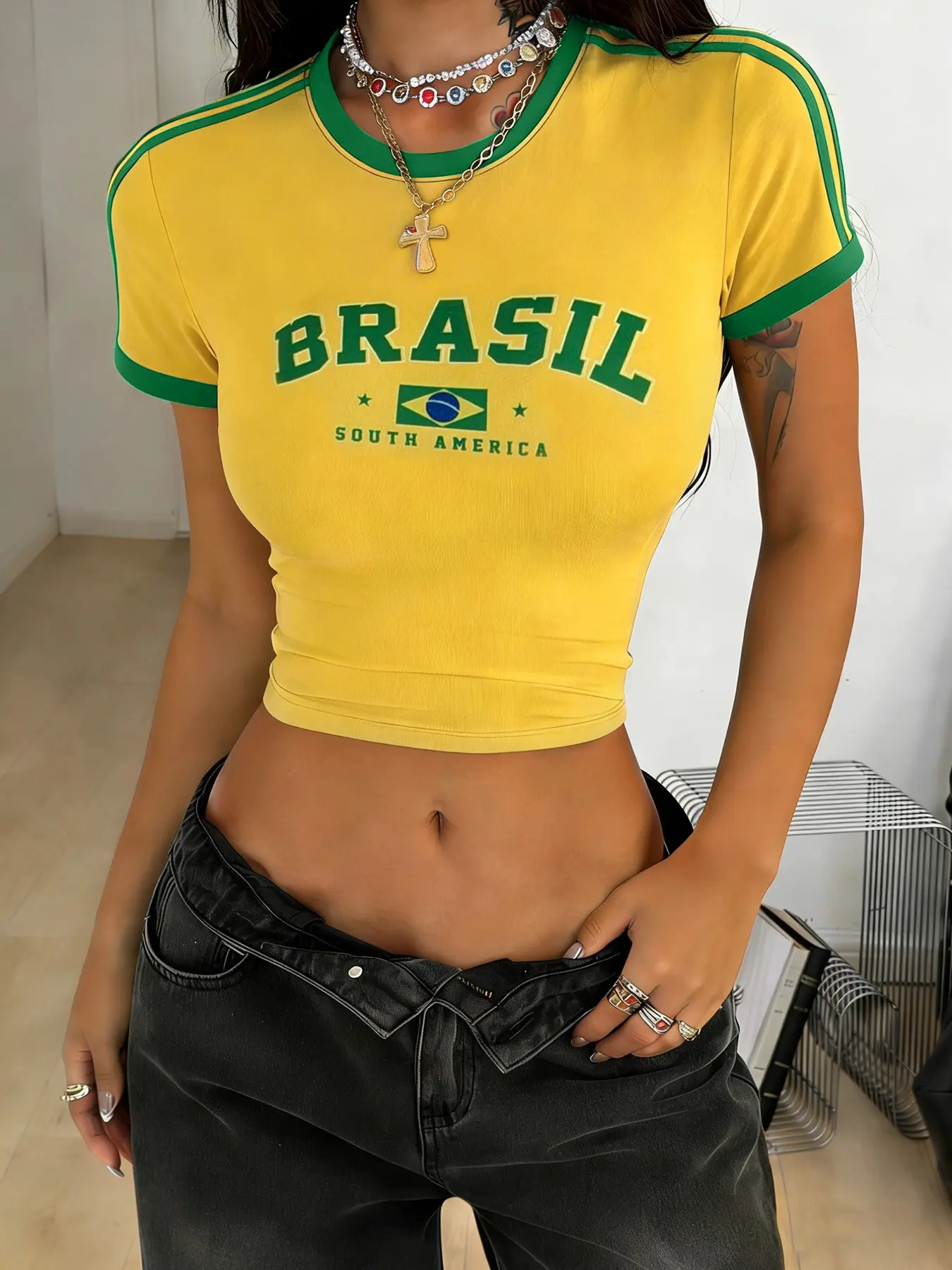 Women's Brazil Flag Print Fitted Crop Tee, Casual Stylish Tee, Casual Vibrant South America Theme Top for Music Festival, Summer Party, Streetwear