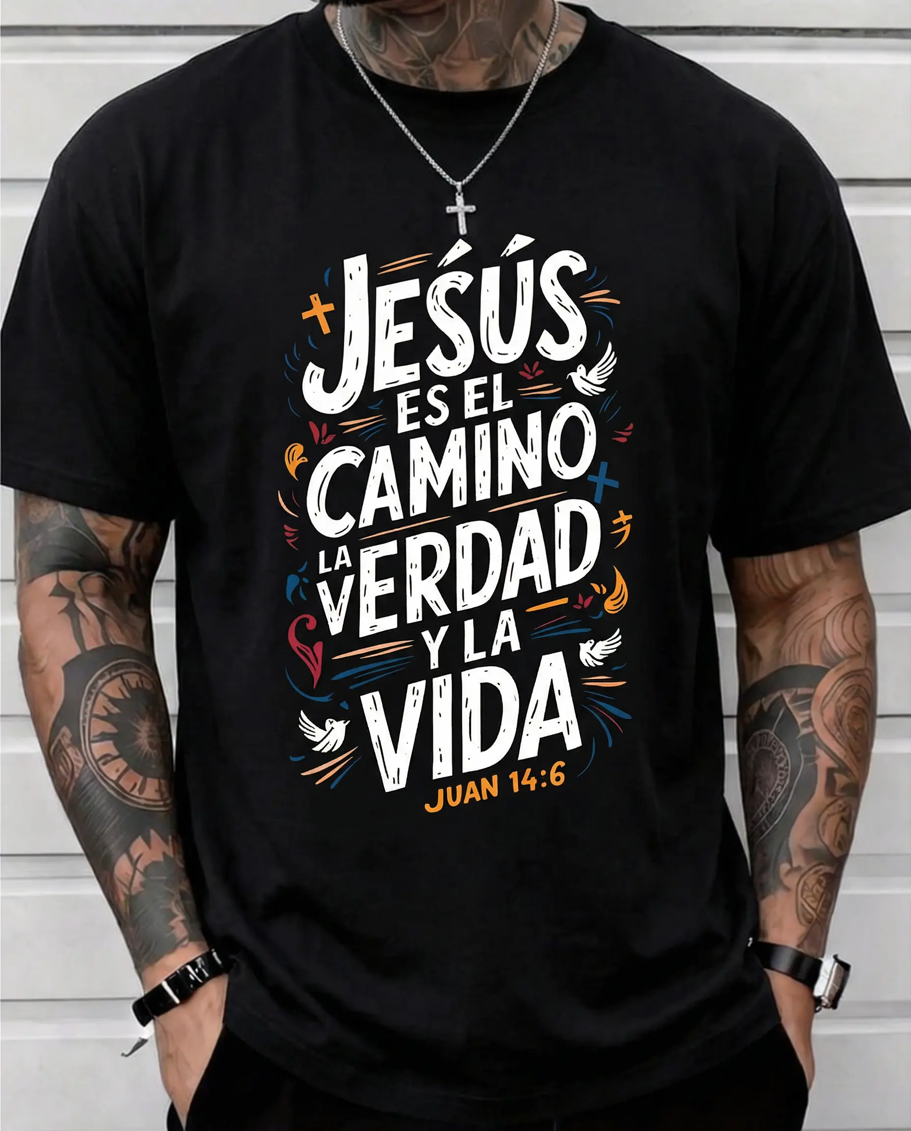 Men's Fitted Spanish Christian Print Apparel, Juan 14:6 "Jesus Es El Camino La Verdad Y La Vida" Bible Verse Cotton Short-Sleeve Crewneck T-Shirt, Black Religious Streetwear Casual Menswear Top
