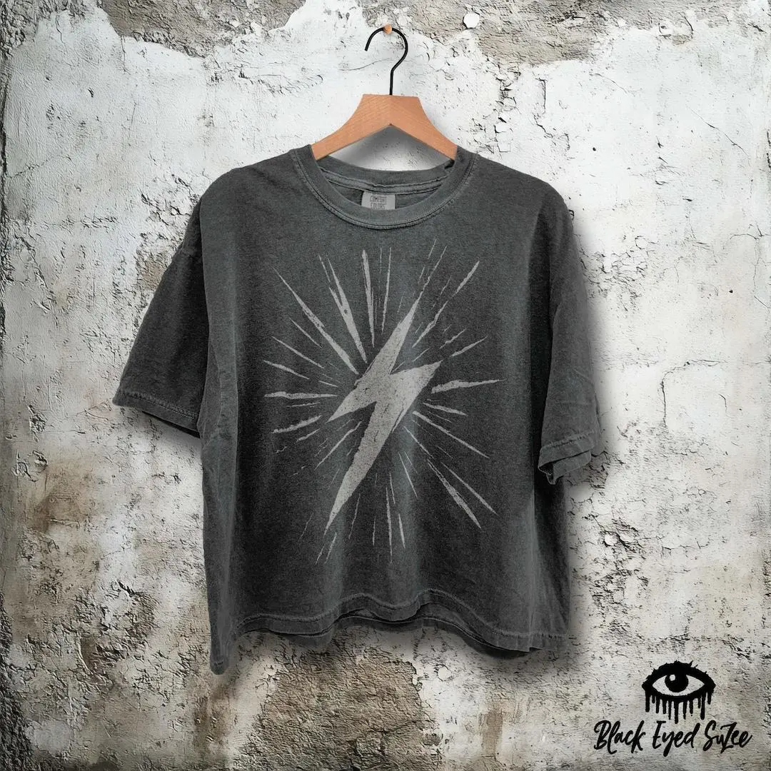 Women's Pepper Comfort Colors Boxy Crop Garment - Vintage Grunge Lightning Bolt Graphic, Basic Flat Short-Sleeve Mum T-Shirt, Shortsleeve