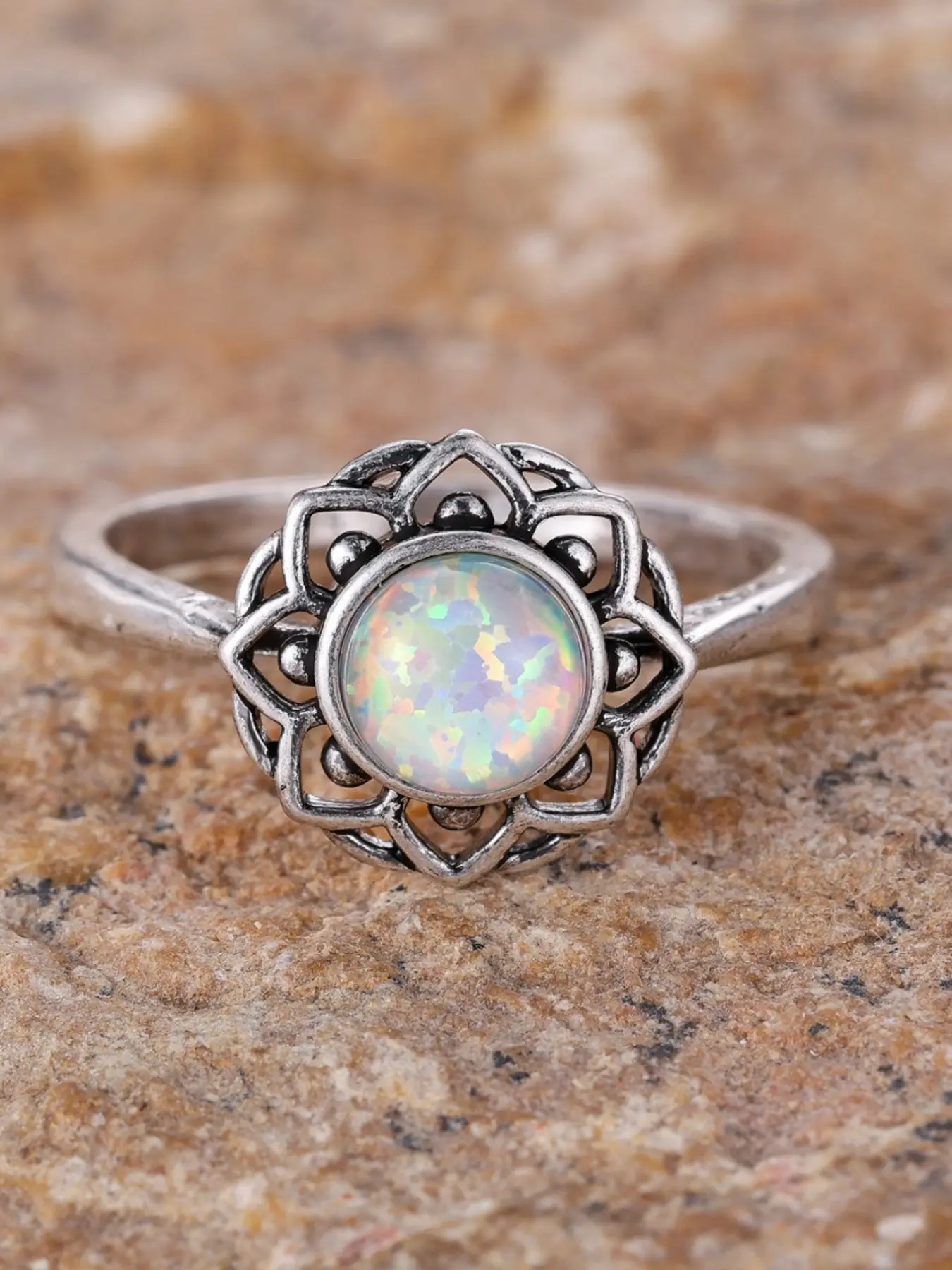 Geometric Oval Rings for Women & Girls Synthetic Opal Inlay Fashion Luxury Design Solitaire Engagement Ring Daily Wear Jewelry Accessory for All Seasons