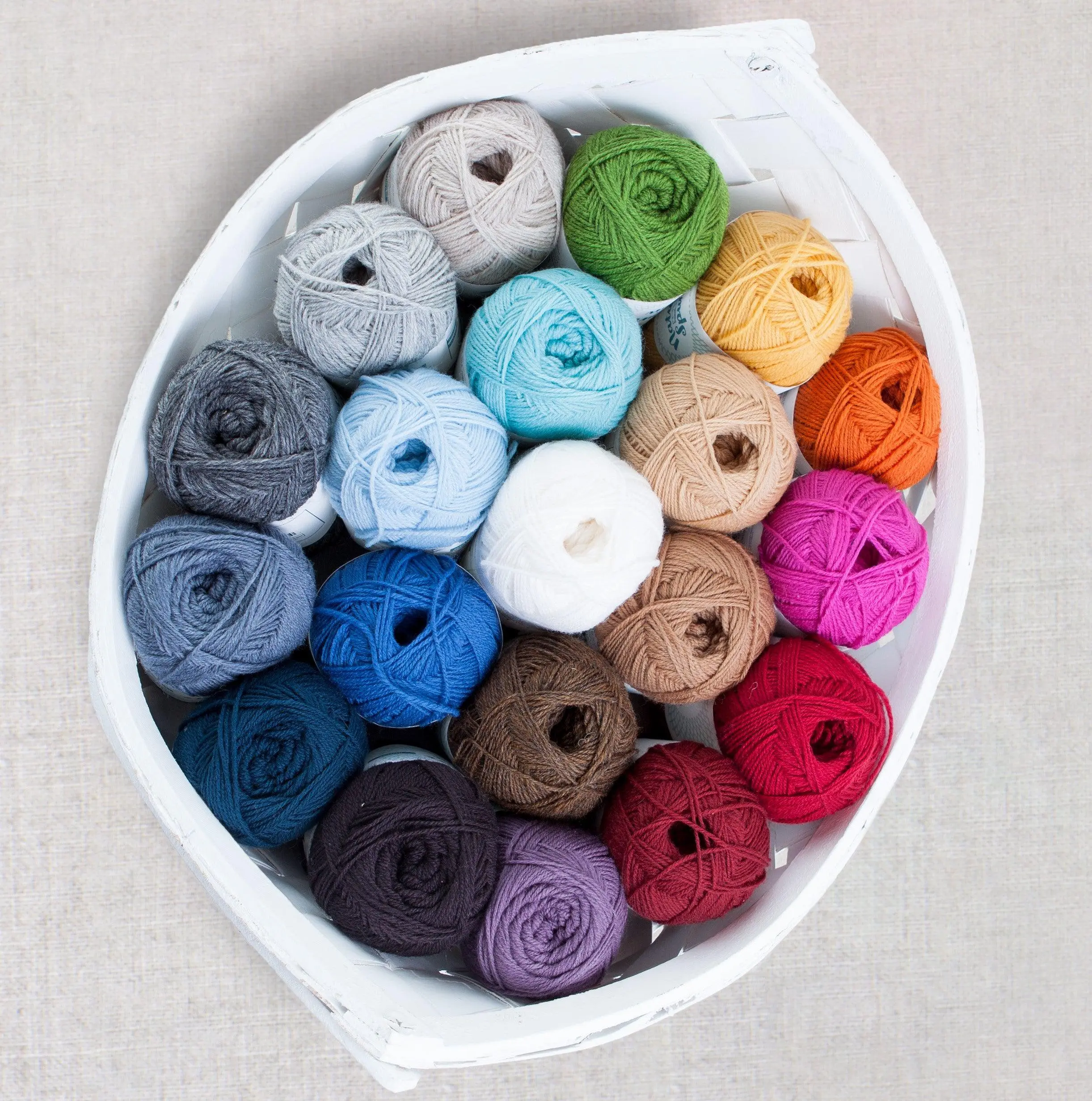 Lana Boulce Worsted Weight Yarn | 180 Yards | 100% Wool Twisted around Nylon Cord