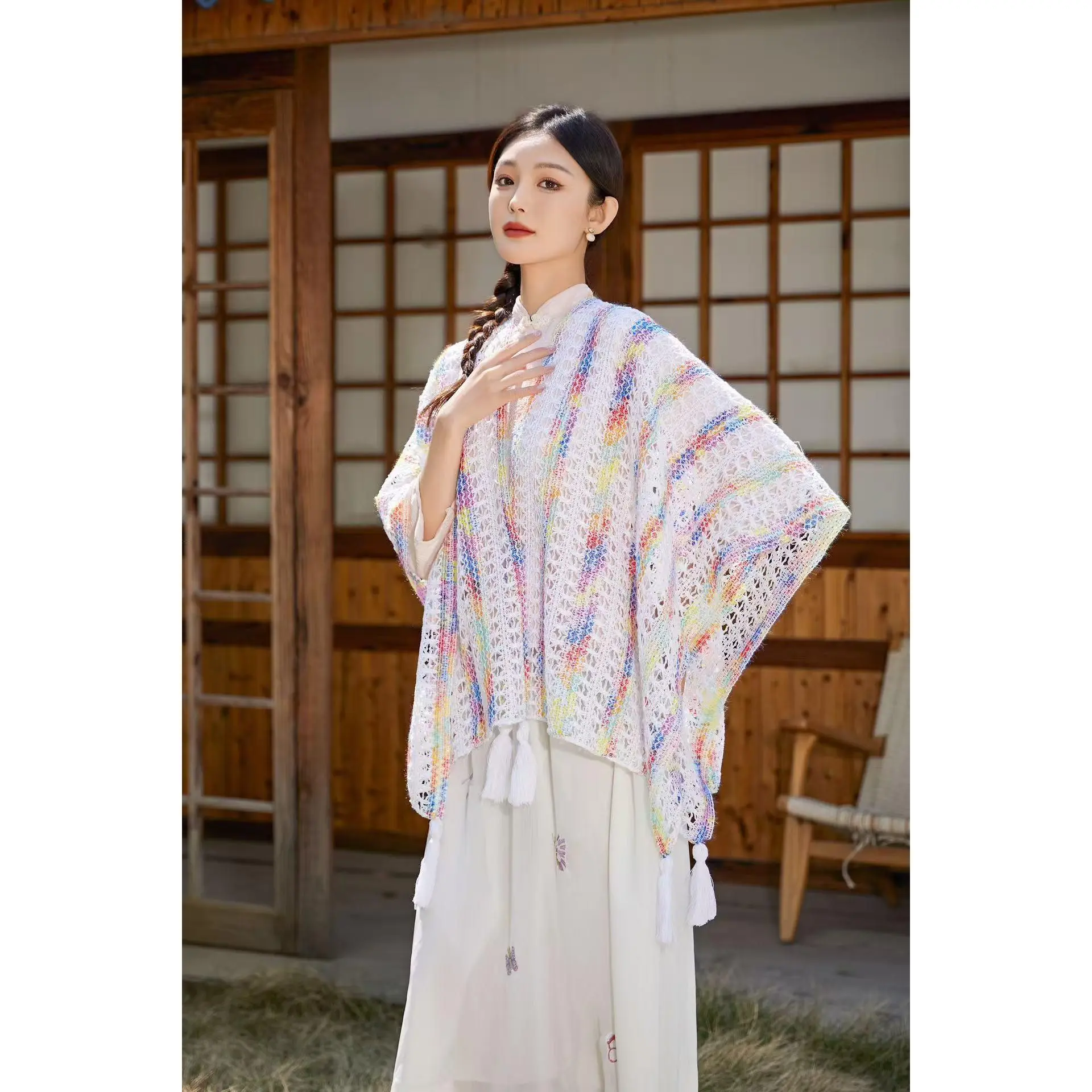 Colored hollow shawl   white