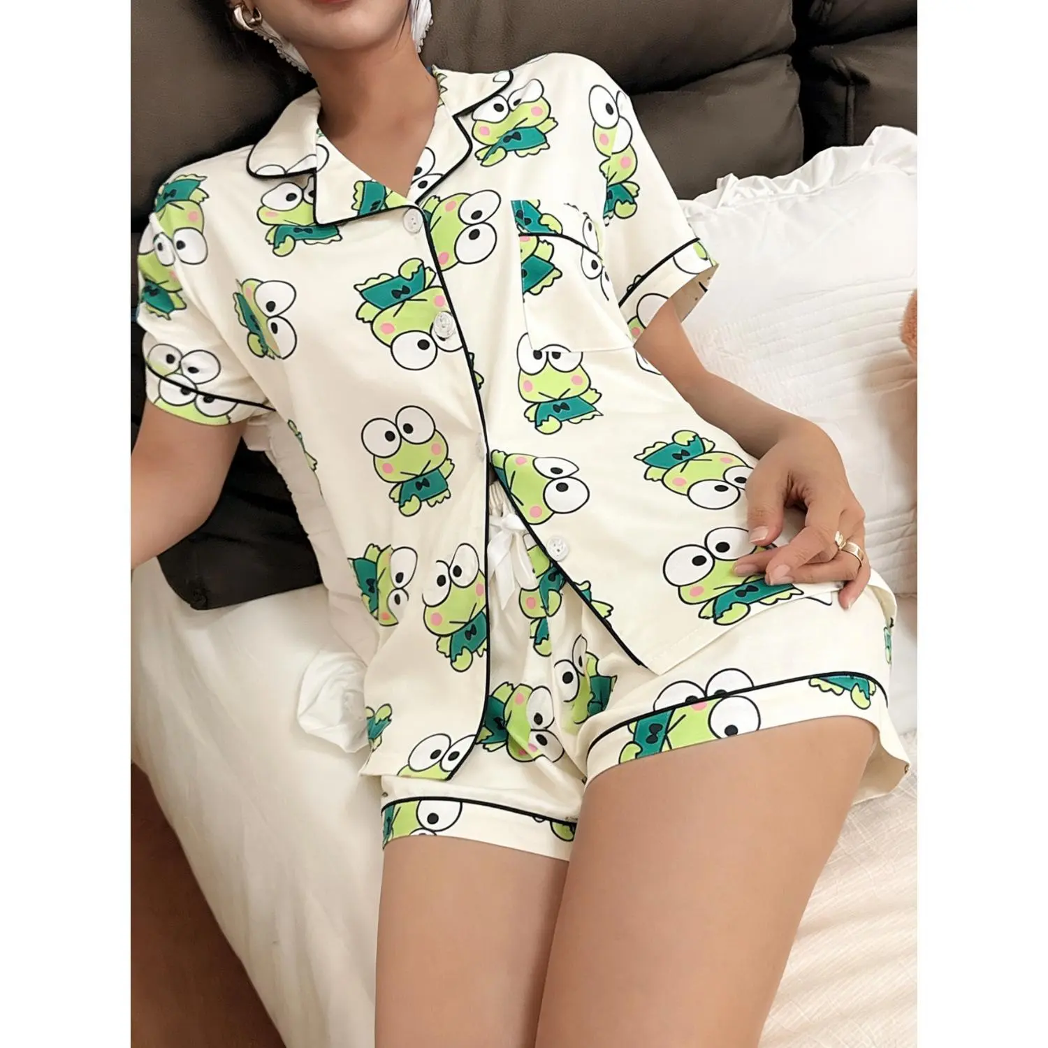 Women's 2-Piece Short-Sleeve Sanrio Keroppi Cartoon Frogs Print Lapel Pajama Shorts Set, Spring-Summer Nightwear, Casual Loungewear