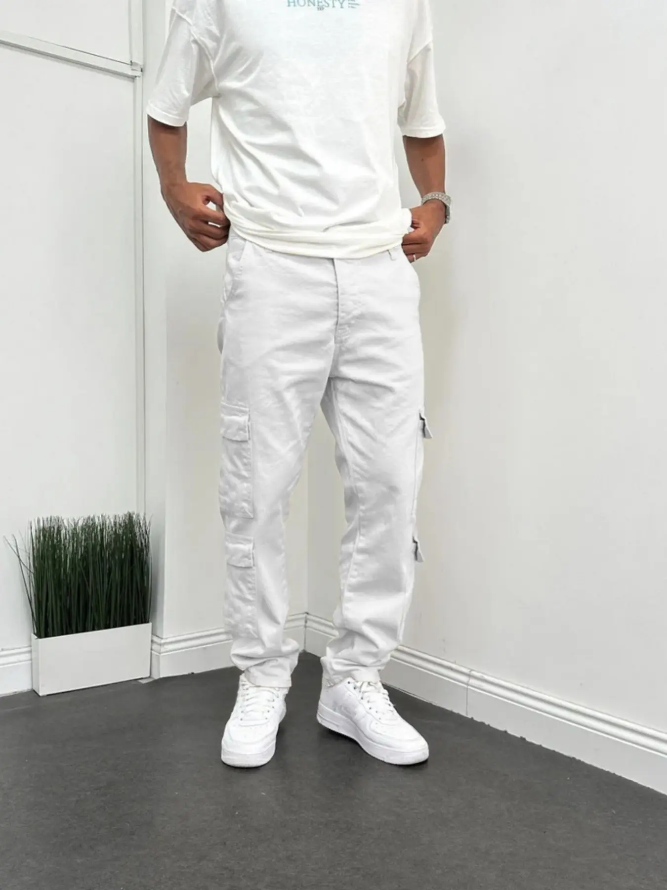 Men's New Casual Plain Baggy Straight Leg Jeans Pants with Side Pockets, Loose-Fitting Button Fly Denim Jeans for All Seasons, Trendy Korean Style Streetwear Fashion
