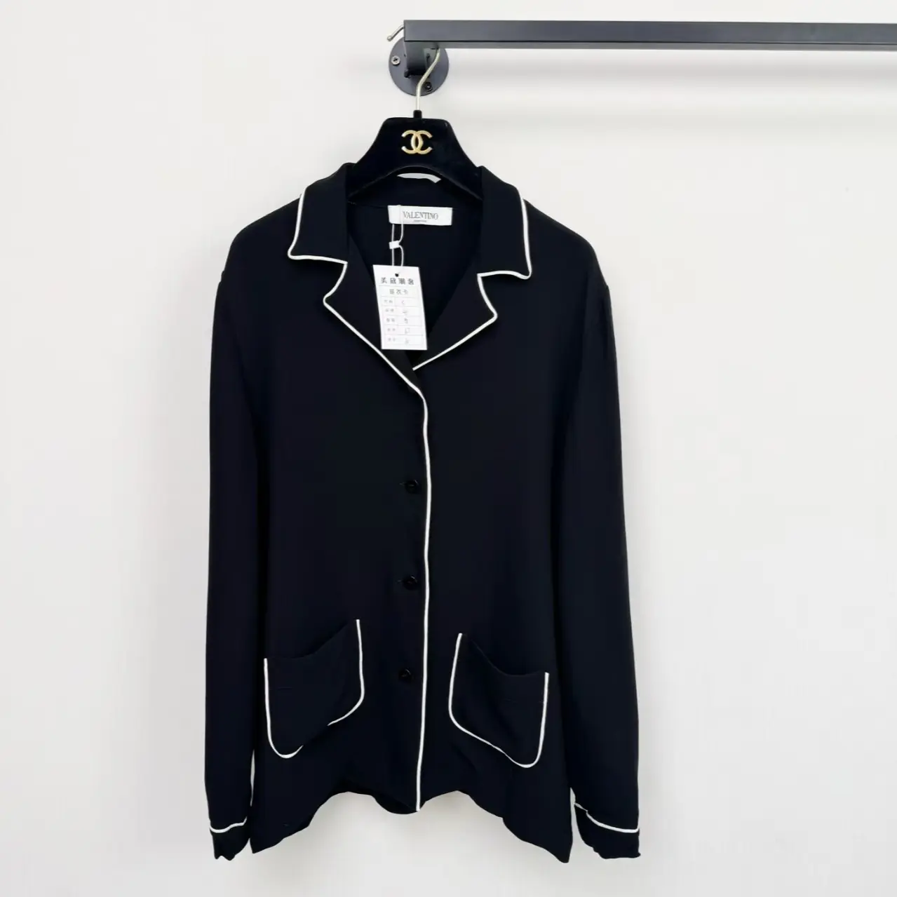 Pre-owned Valentino Silk Shirt Size S Celebrity Style Shoulder 45cm Bust 98cm Length 67cm Sleeve 60cm 102273