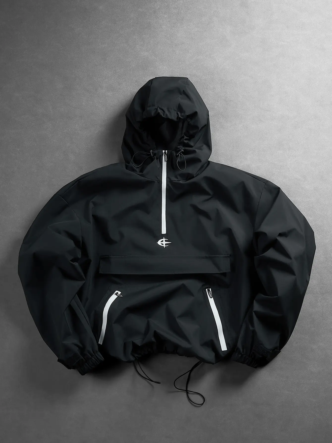 Men’s color-block half-zip hooded pullover jacket, short, loose-fit windbreaker suitable for outdoor travel, city commuting, hiking and mountaineering, and everyday wear.