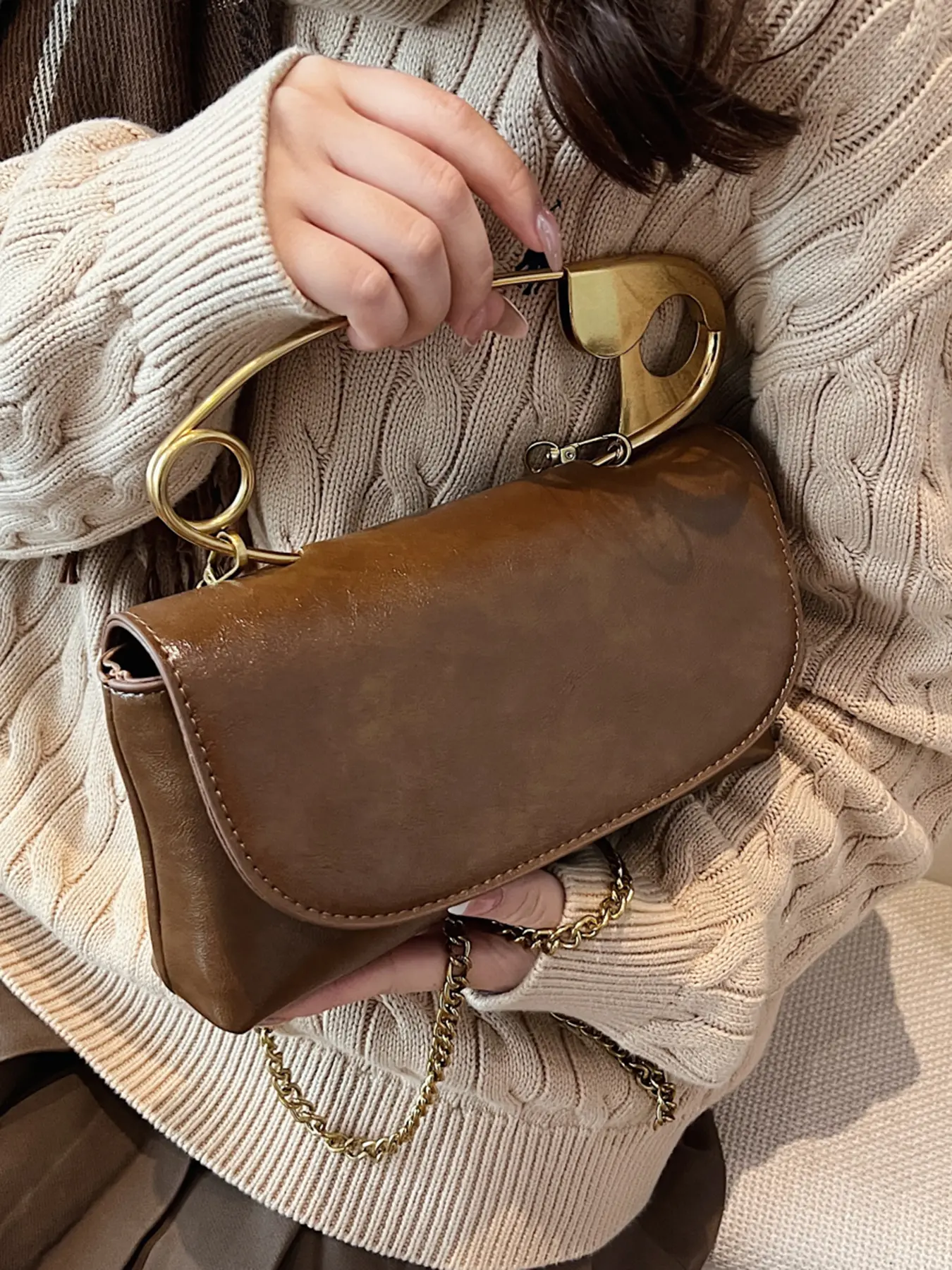 Joker one-shoulder handbag, Crossbody shoulder bags, Pu leather crossbody, niche texture retro bag, chain slung underarm bag, adjustable chain messenger bag, Crossbody With Chain, suitable for shopping, dating, etc.